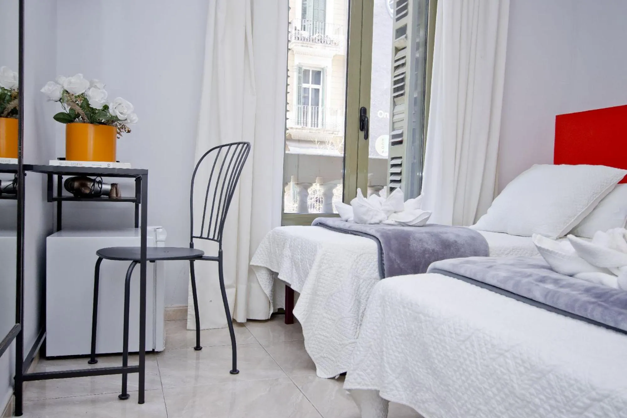 Bed in Barcelona City Centre Hostal