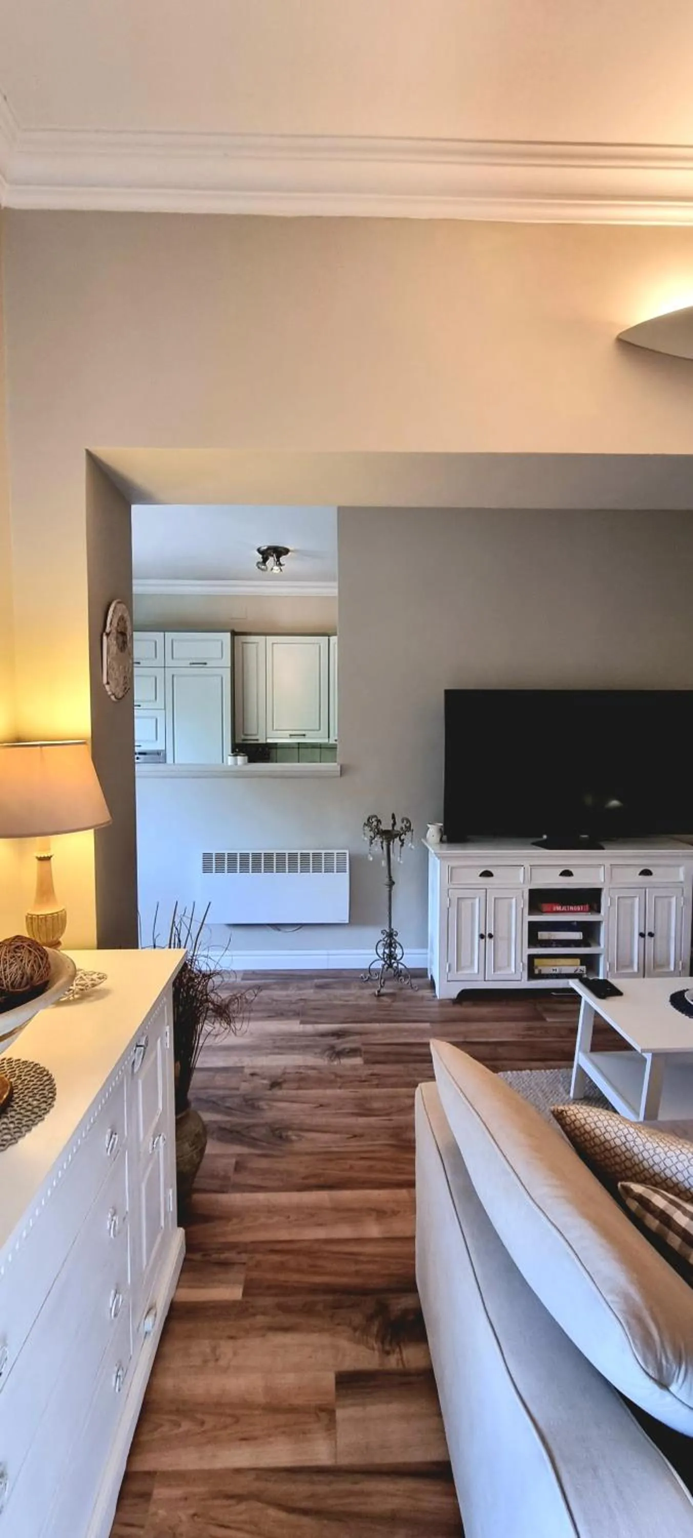 TV and multimedia in Beach apartment Suzy&Demi