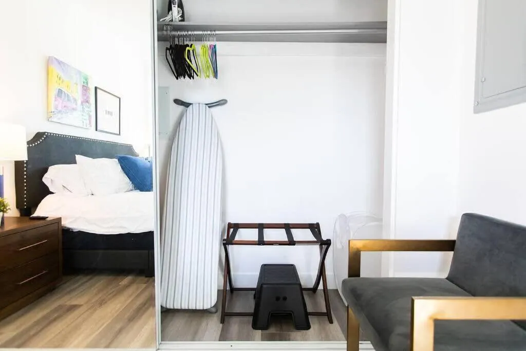 Walk 2 Restaurants & Bars-Relax on Private Patio