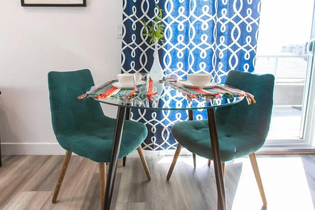 Walk 2 Restaurants & Bars-Relax on Private Patio