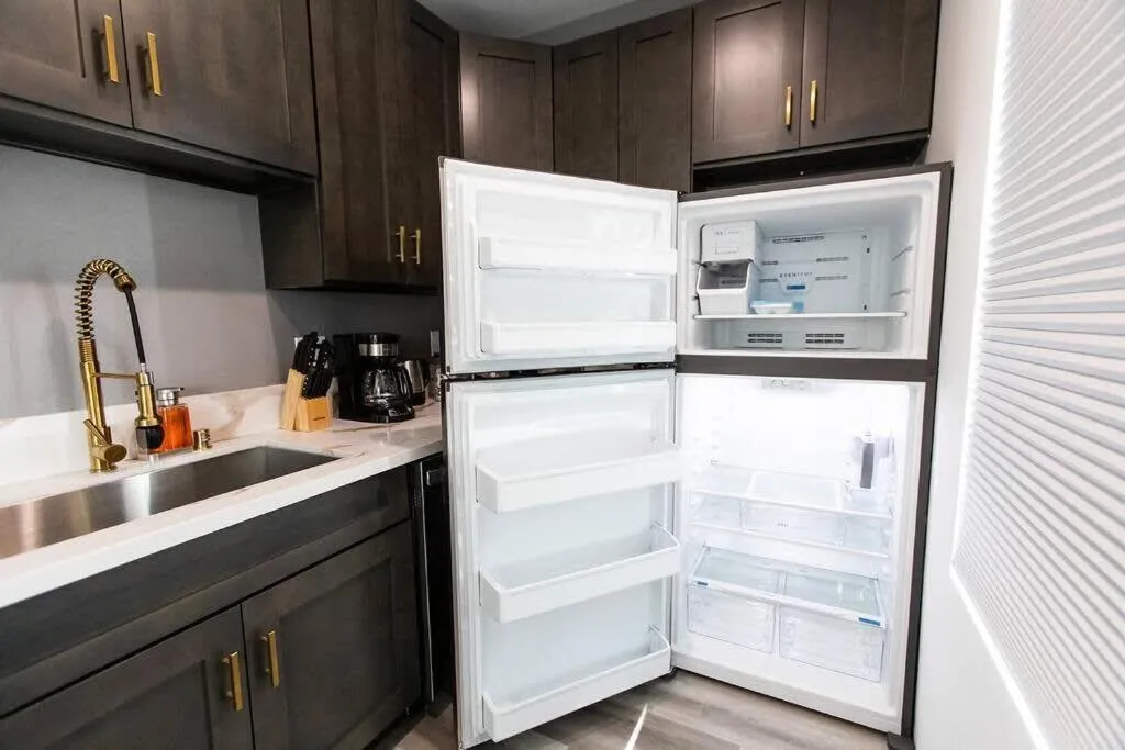 Walk 2 Restaurants & Bars-Relax on Private Patio