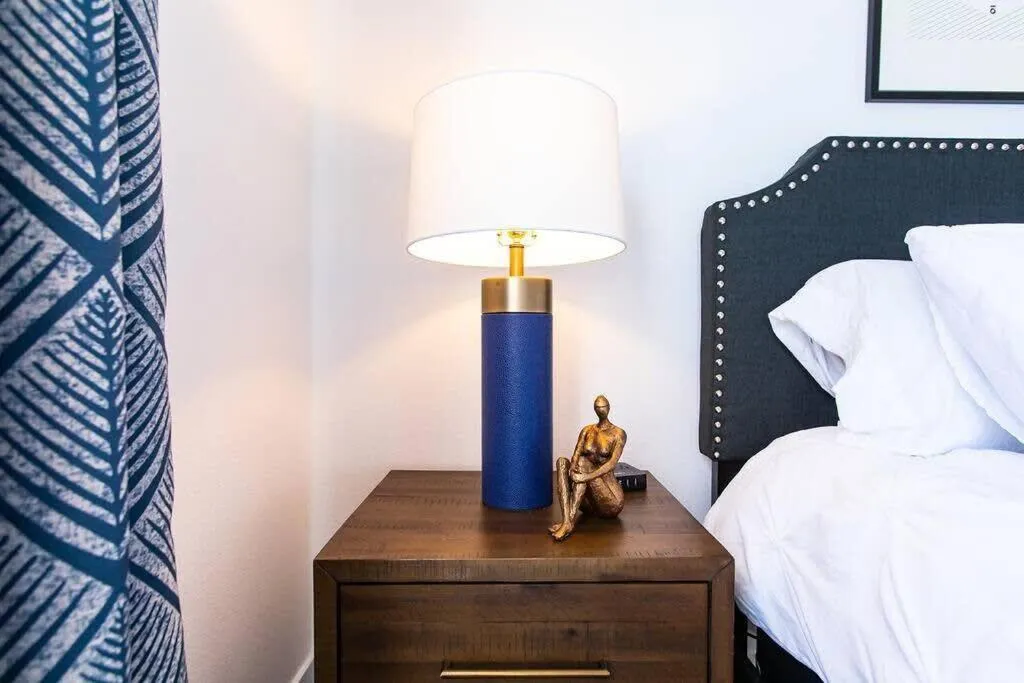 Walk 2 Restaurants & Bars-Relax on Private Patio