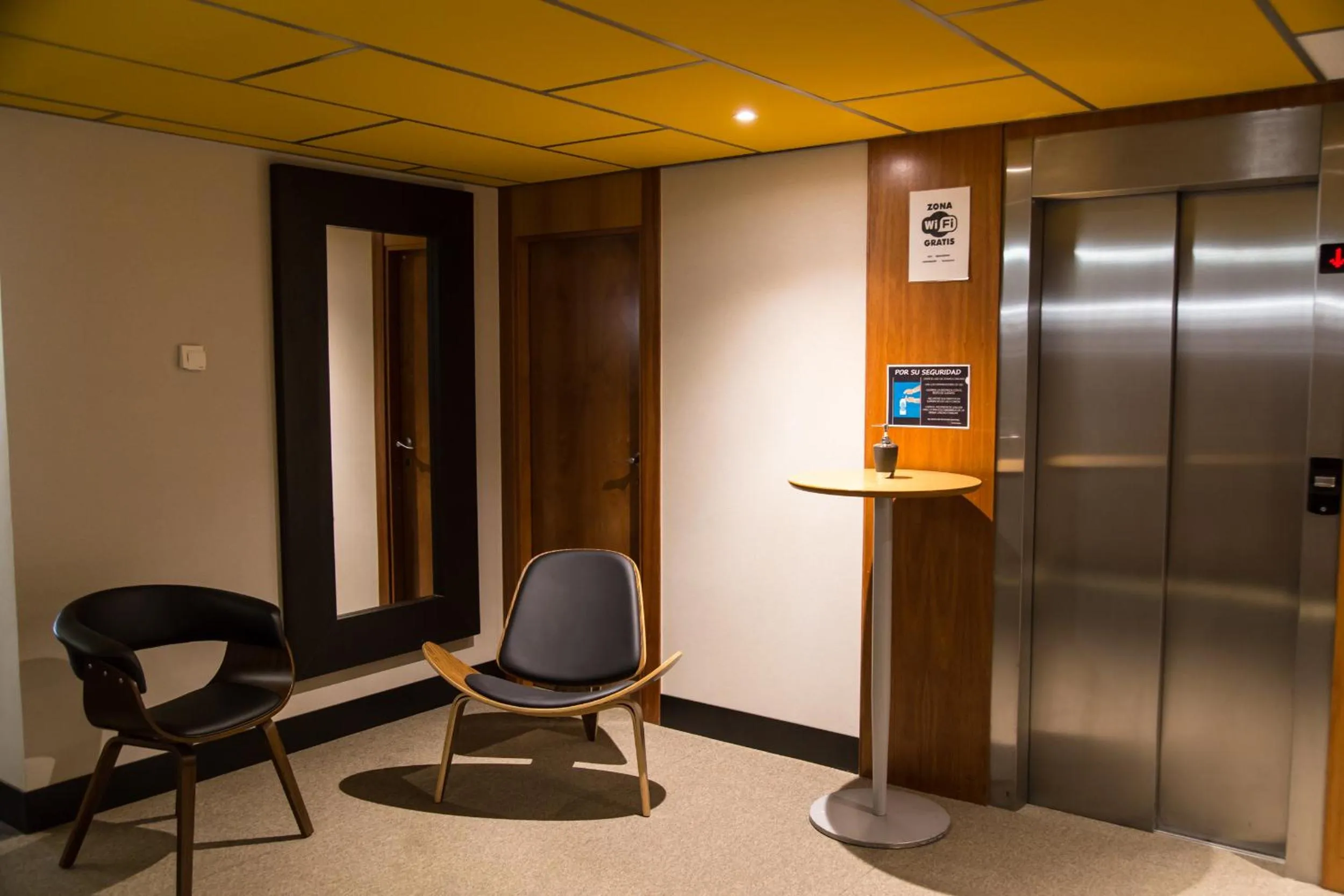 Seating area in Hq La Galeria