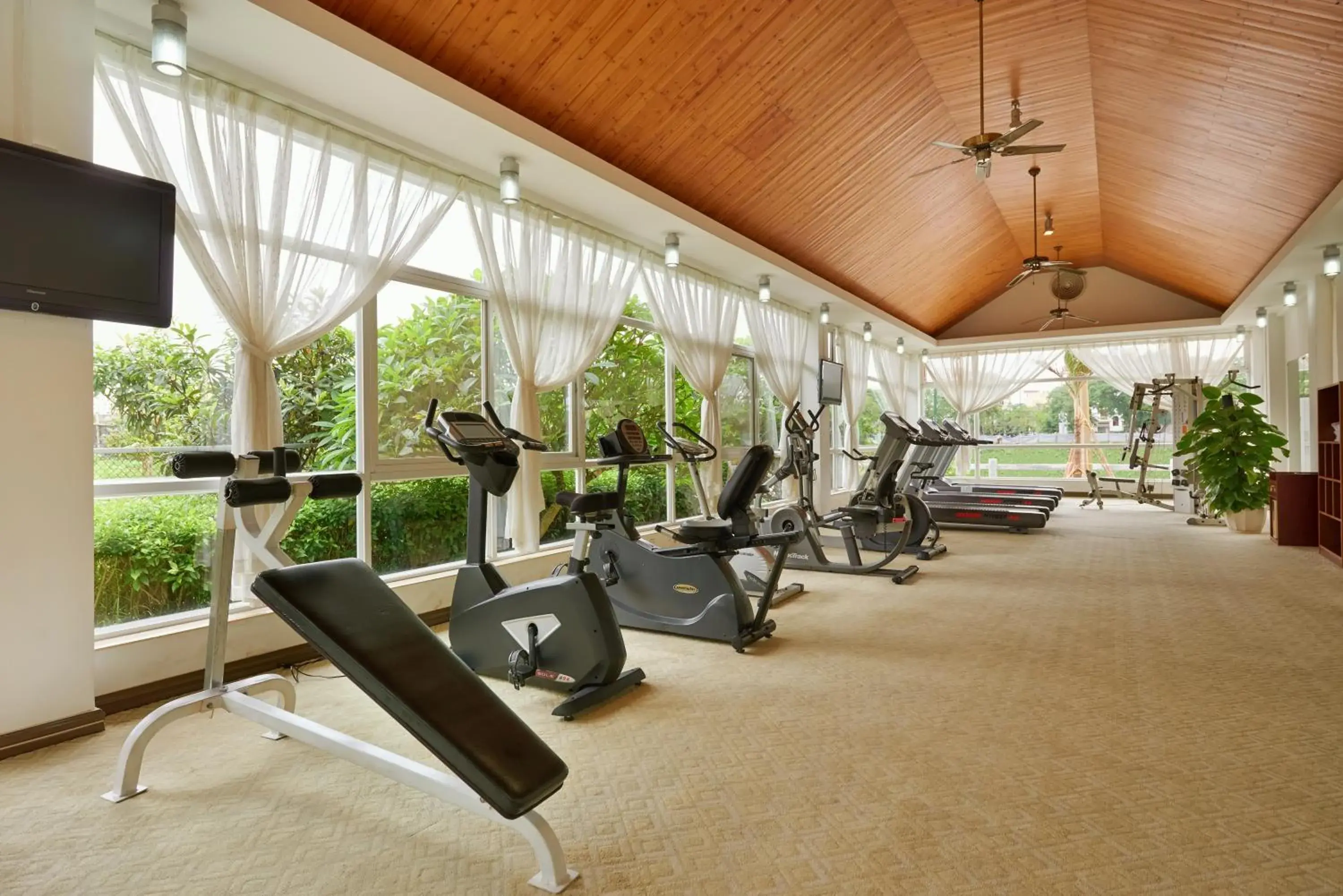 Fitness centre/facilities in Khách sạn Quốc tế Lợi Lai - Li Lai International Hotel Fitness centre/facilities in Khách sạn Quốc tế Lợi Lai - Li Lai International Hotel
