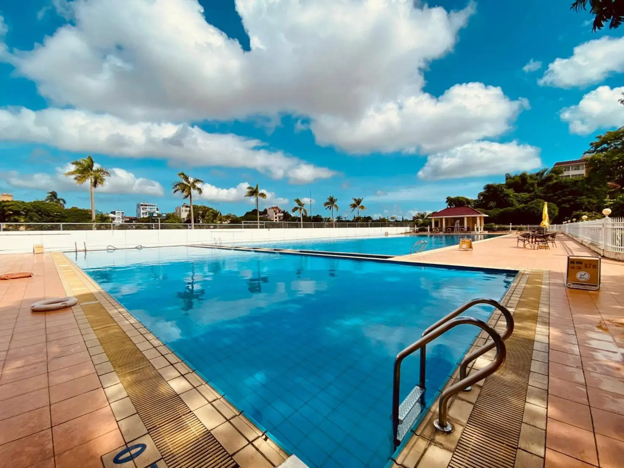 Swimming pool in Khách sạn Quốc tế Lợi Lai - Li Lai International Hotel Swimming pool in Khách sạn Quốc tế Lợi Lai - Li Lai International Hotel