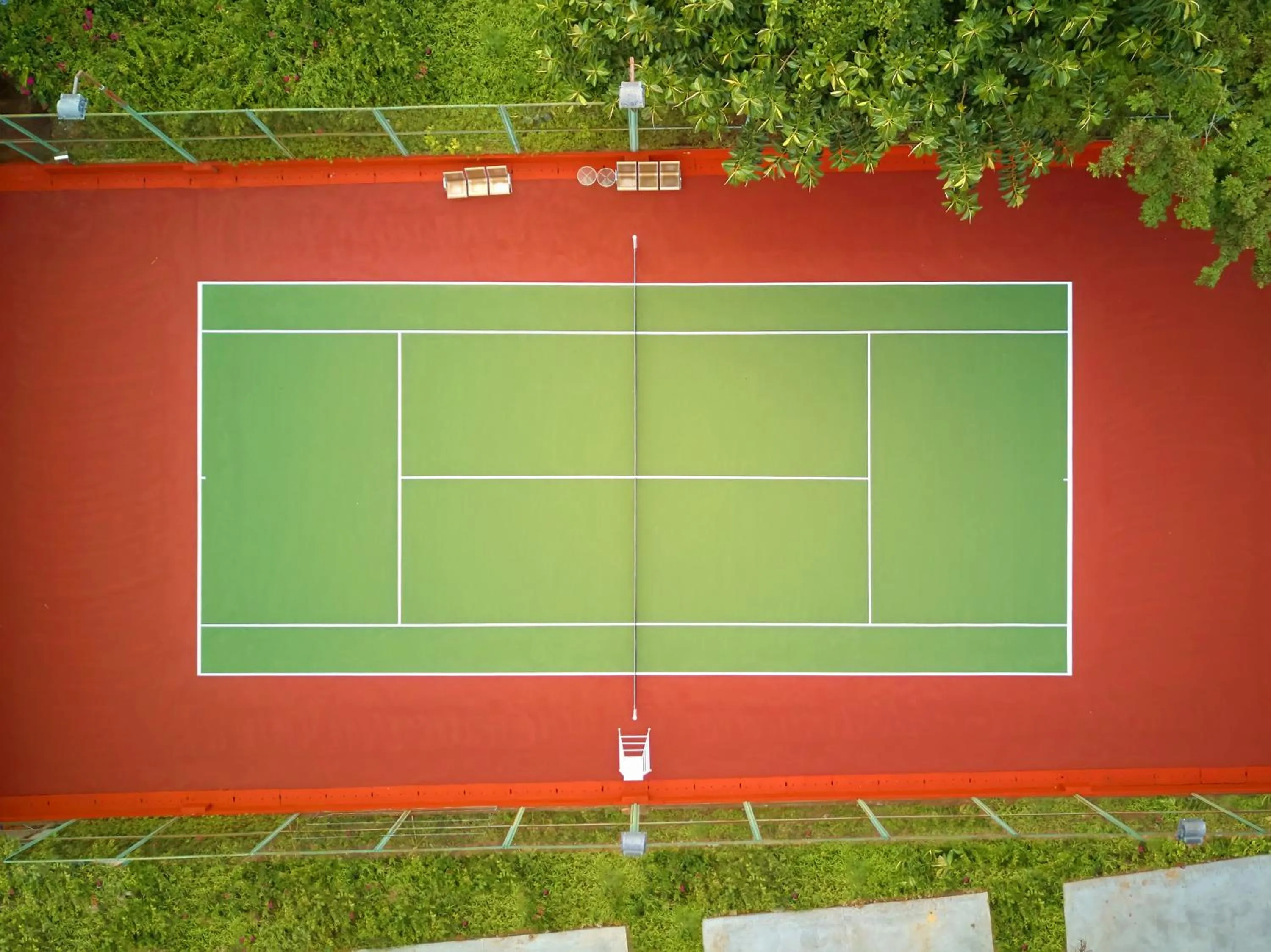 Tennis court in Khách sạn Quốc tế Lợi Lai - Li Lai International Hotel
