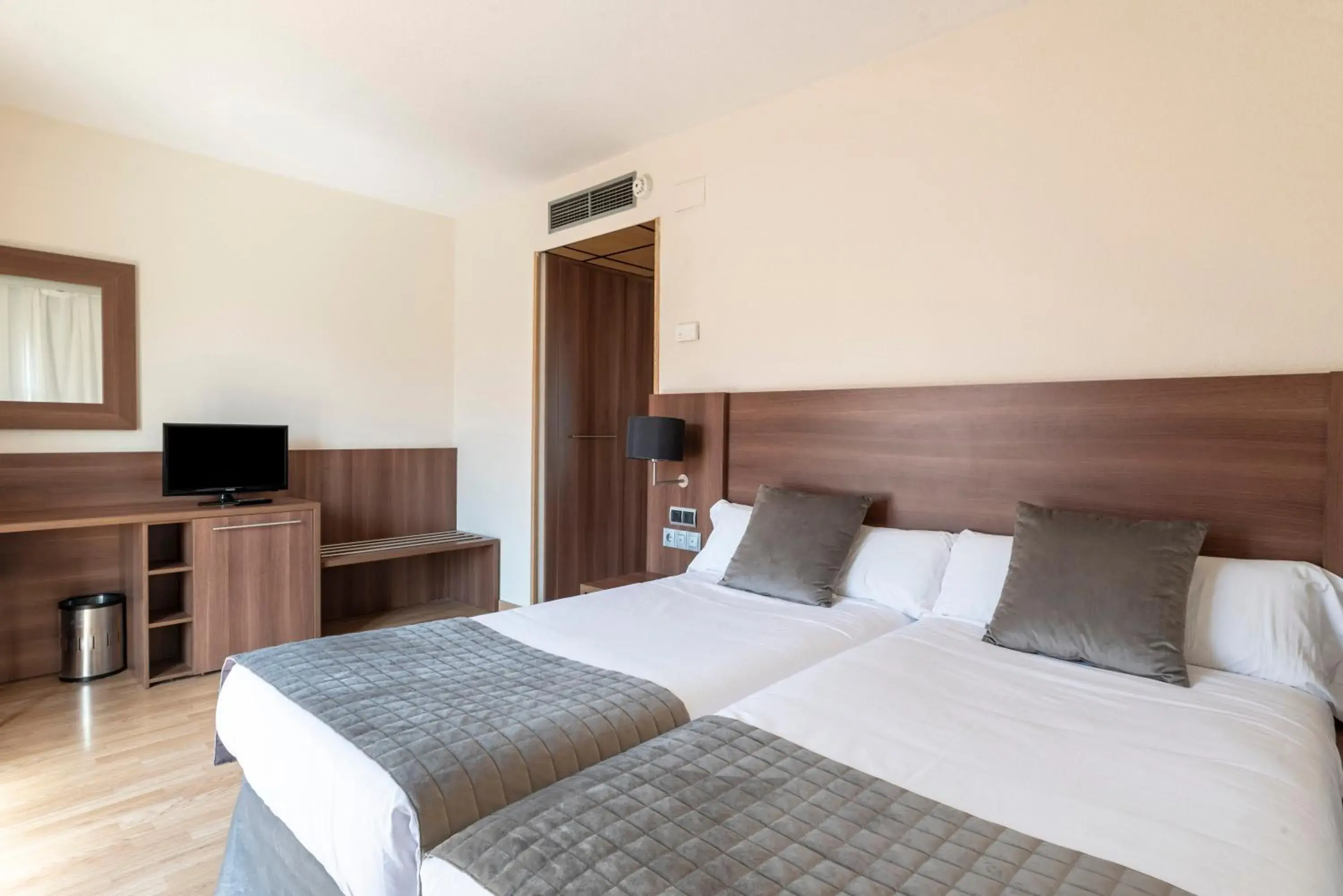 hair dresser, Bed in BS Principe Felipe hair dresser, Bed in BS Principe Felipe