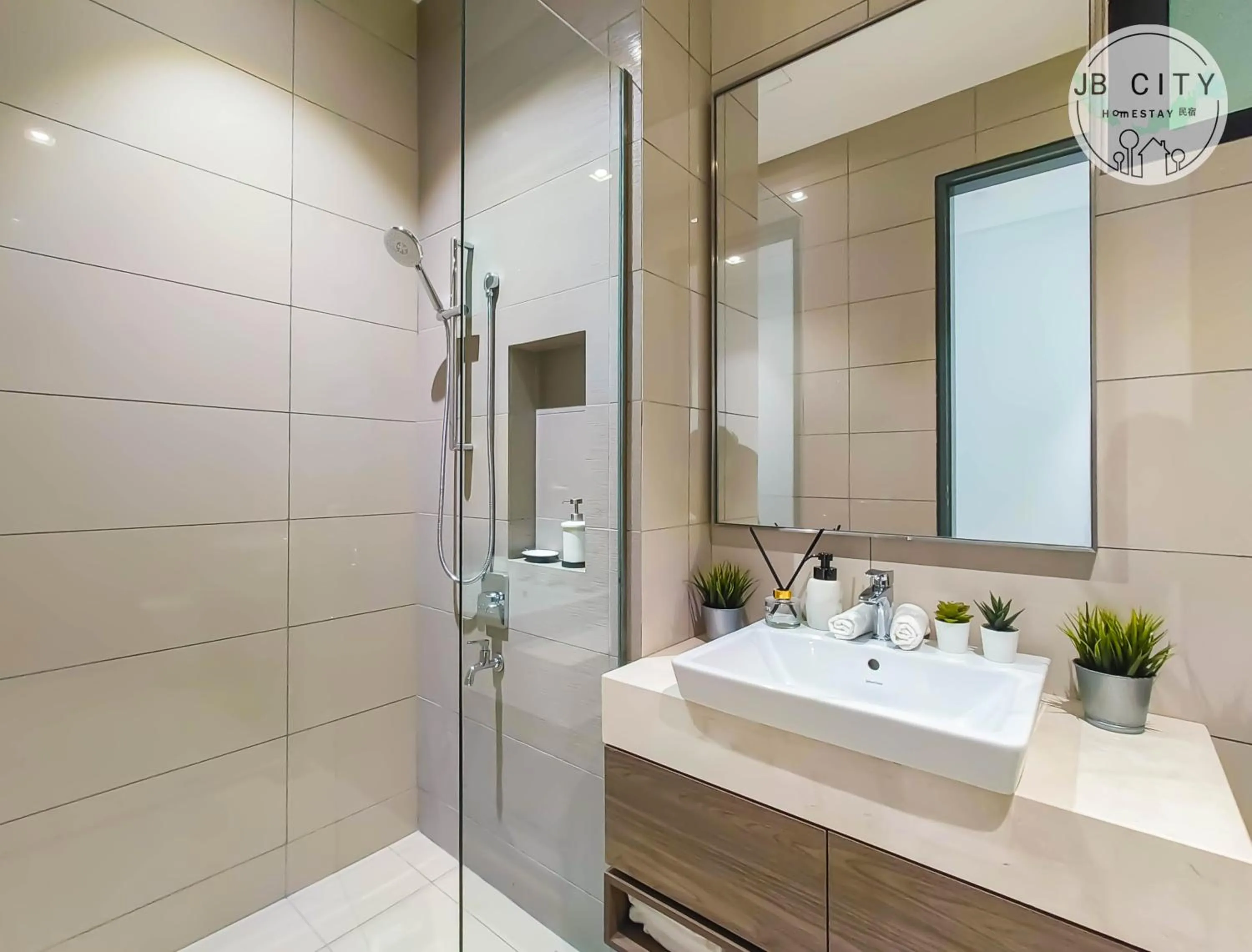 Shower in Paradigm Residence by RR JBcity