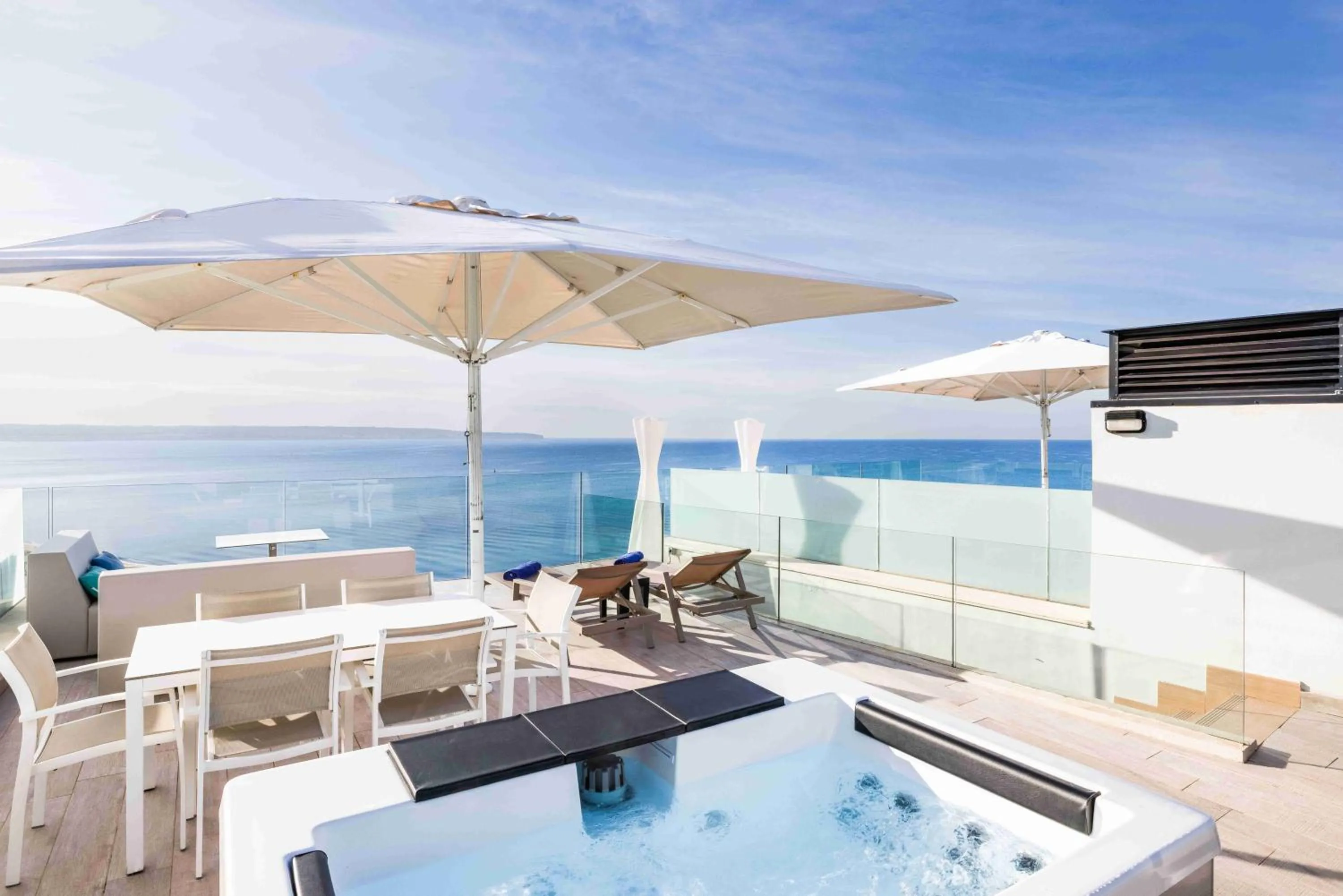 Hot Tub in Aparthotel Fontanellas Playa