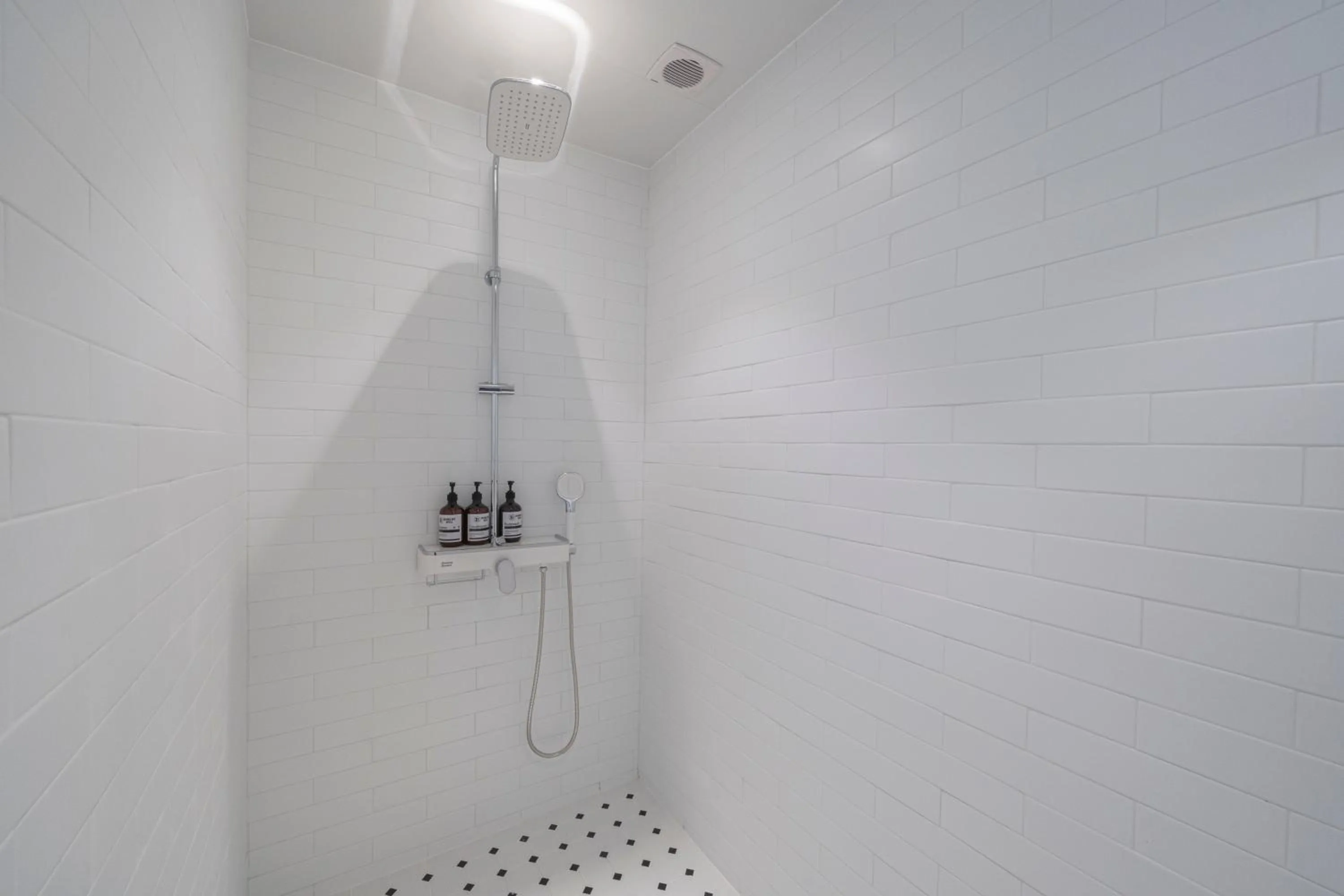 Bathroom in Brown Dot Siheung Geobuksum