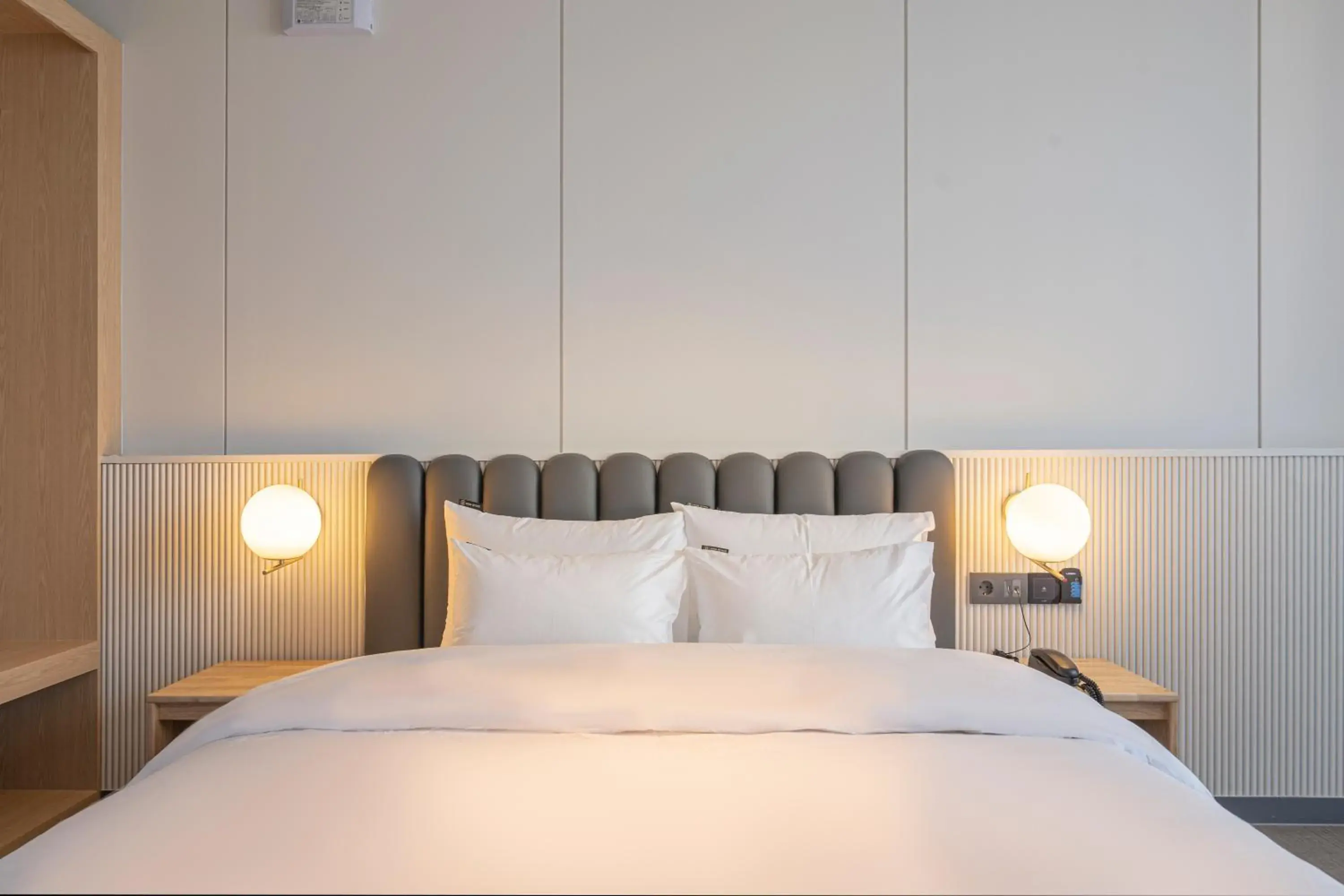 Bed in Brown Dot Siheung Geobuksum Bed in Brown Dot Siheung Geobuksum