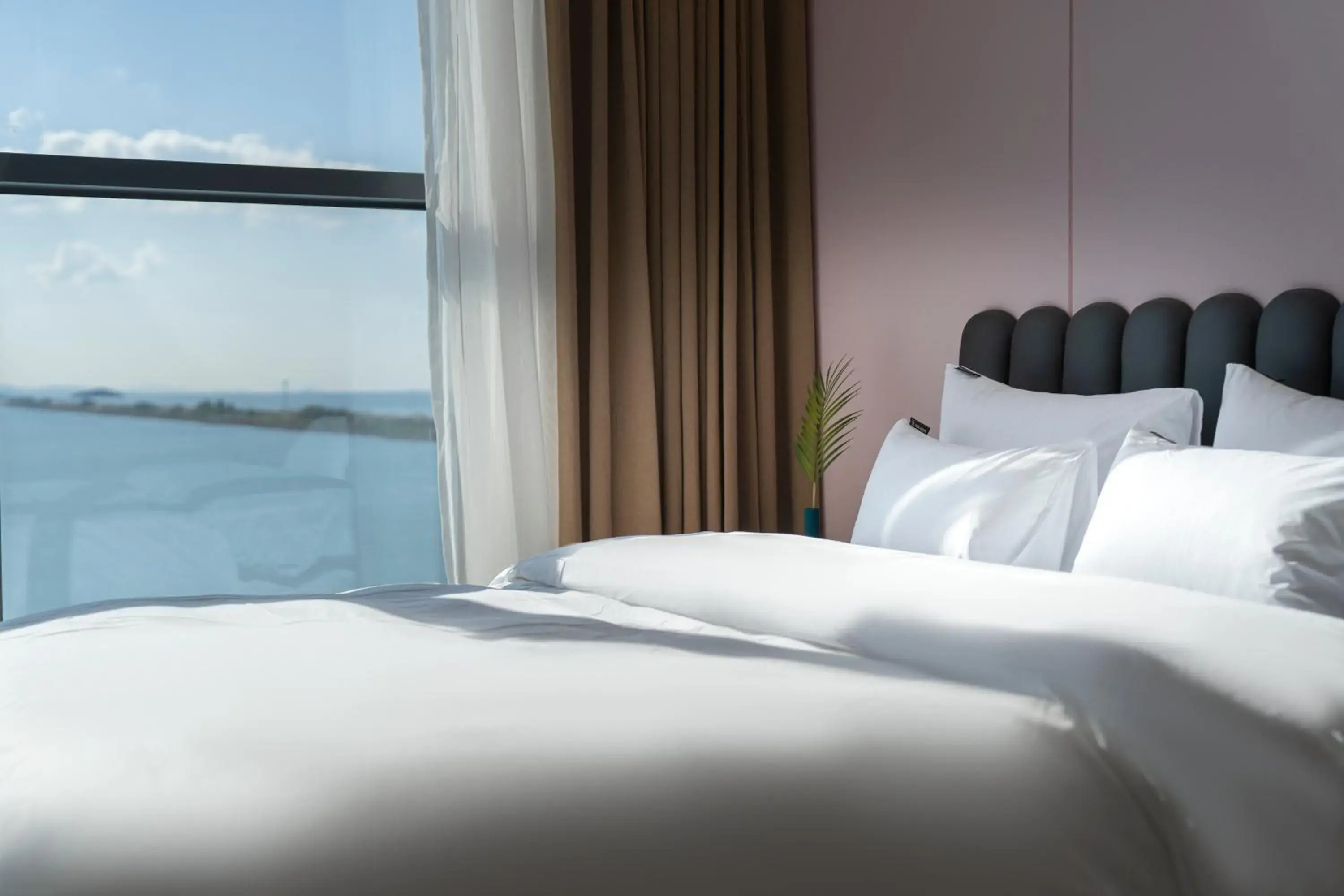 Bed in Brown Dot Siheung Geobuksum Bed in Brown Dot Siheung Geobuksum