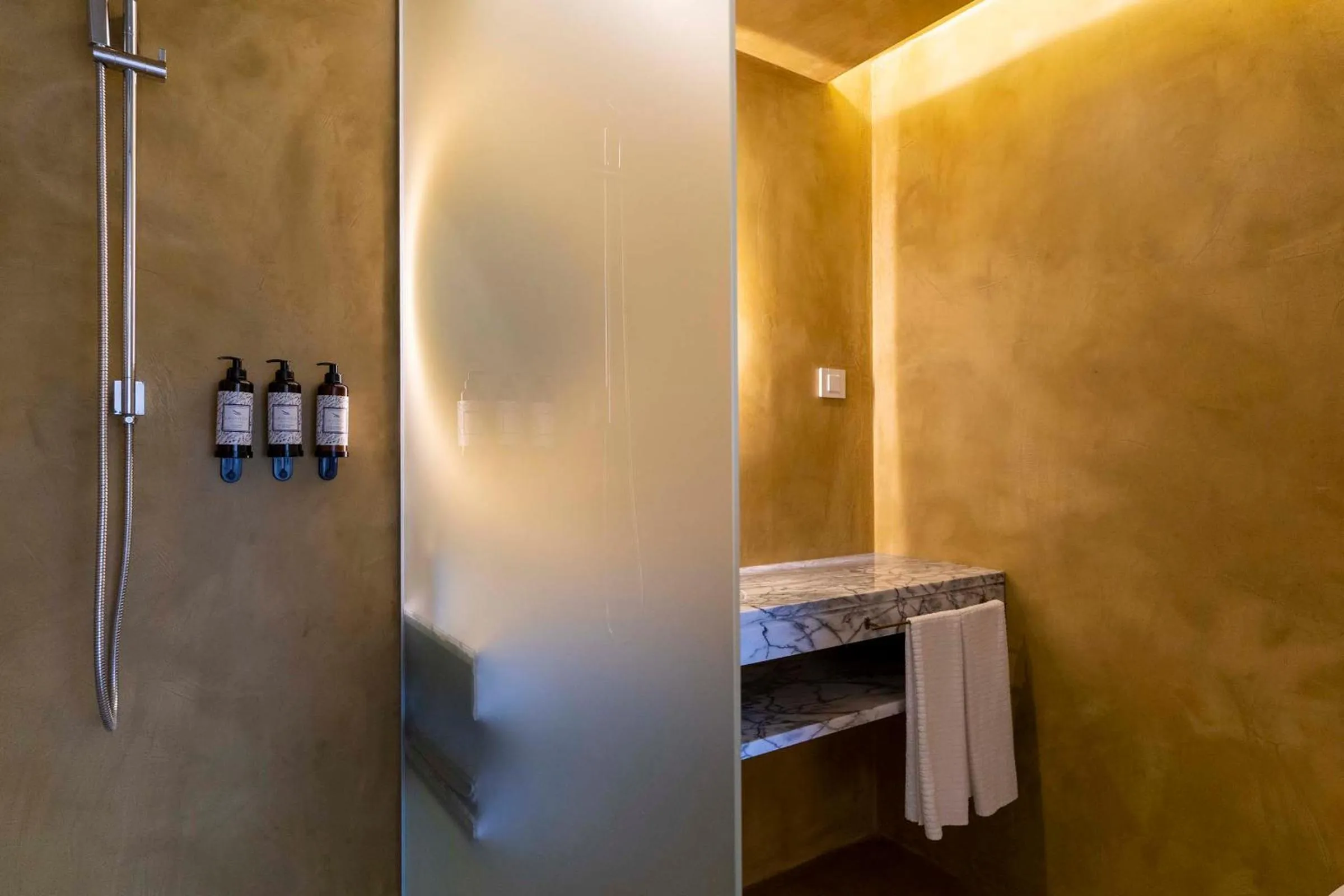 Bathroom in CASA 3 - OS LUGARES DE CASTRALEUCA