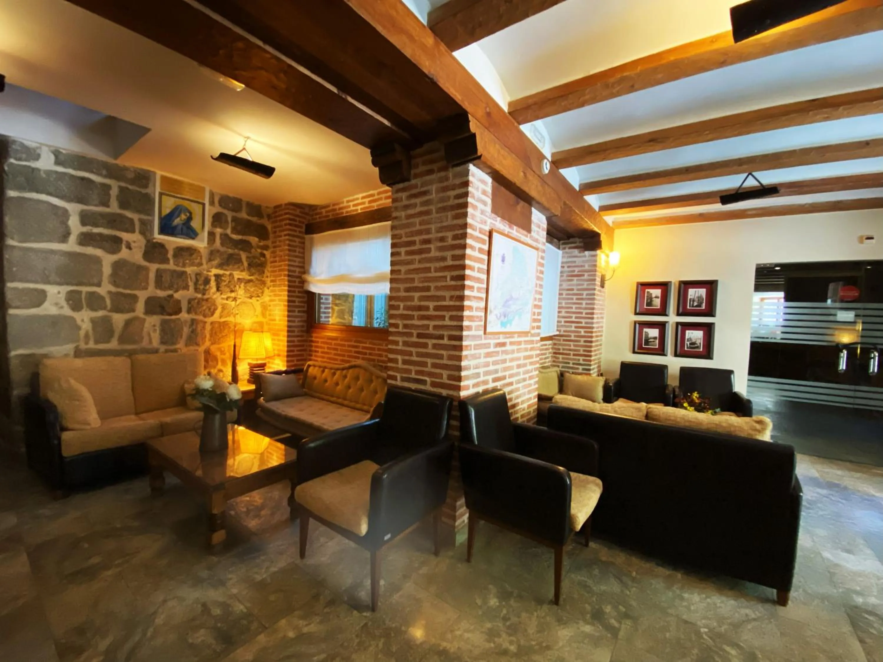 Lobby or reception in HOTEL EL RASTRO - Palacio Duque de Tamames -