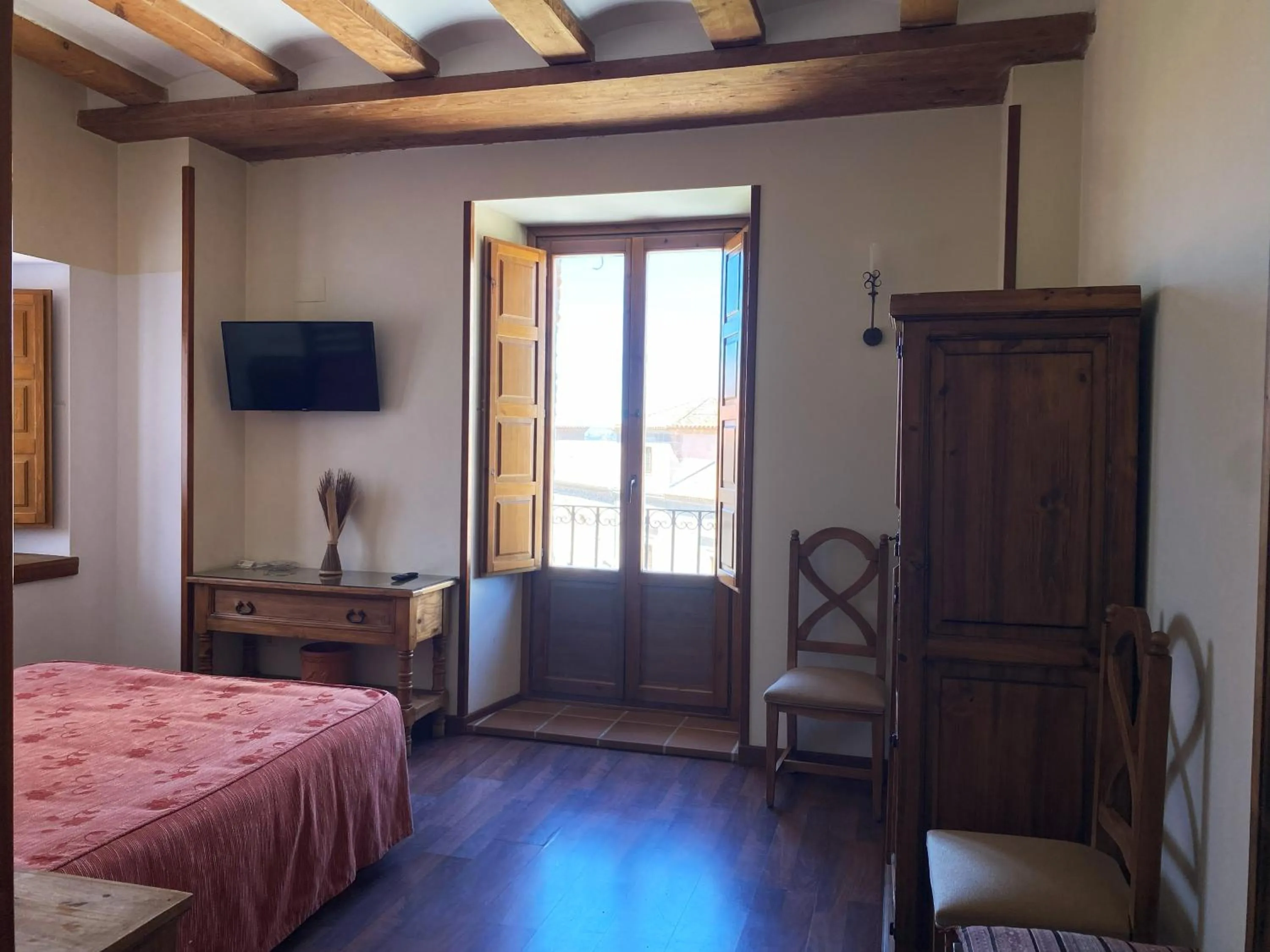 Bedroom, Bed in HOTEL EL RASTRO - Palacio Duque de Tamames -