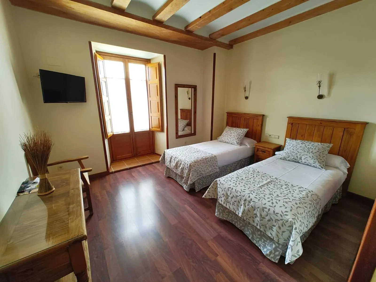 Bed in HOTEL EL RASTRO - Palacio Duque de Tamames -