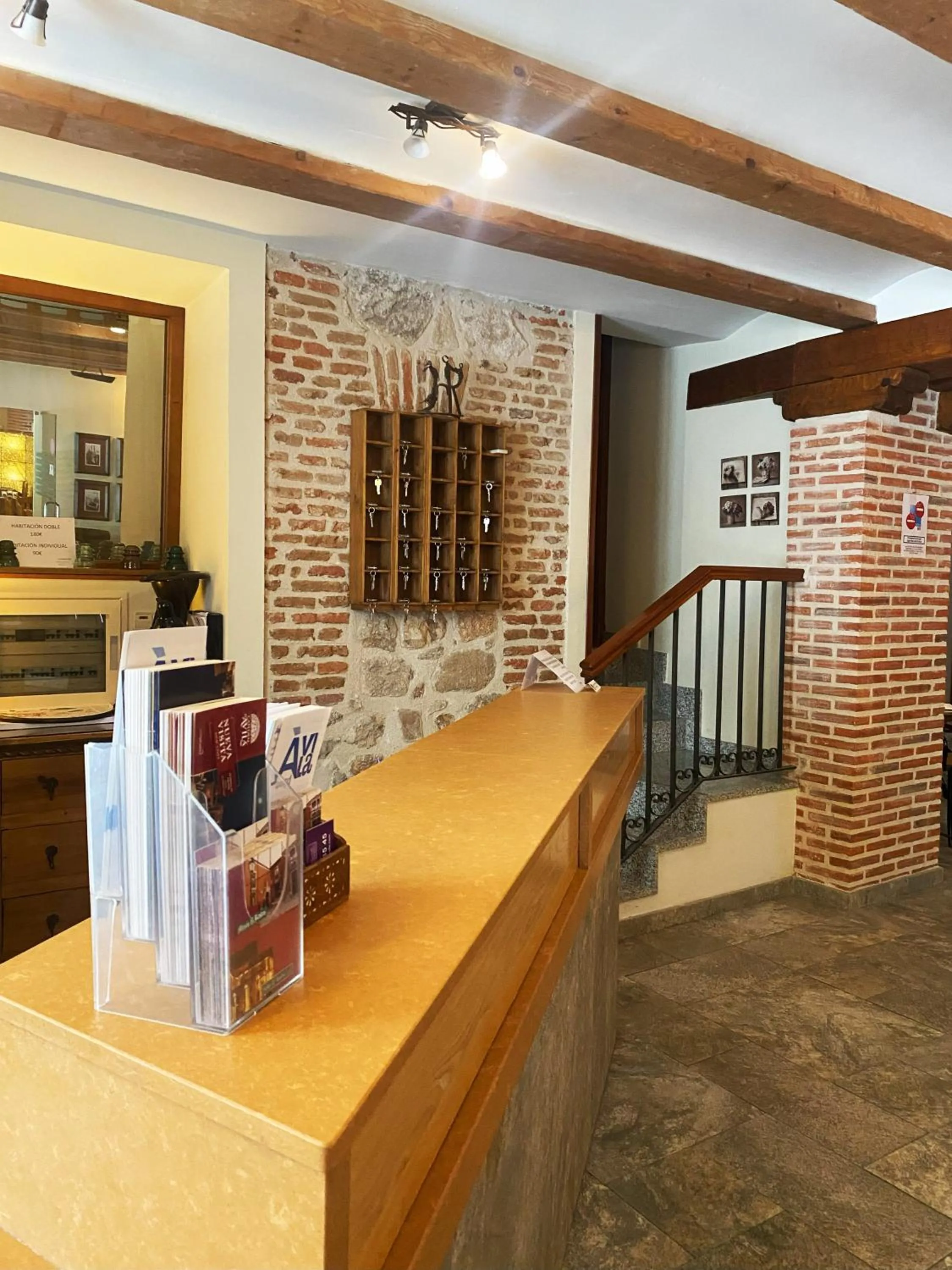 Lobby or reception in HOTEL EL RASTRO - Palacio Duque de Tamames -