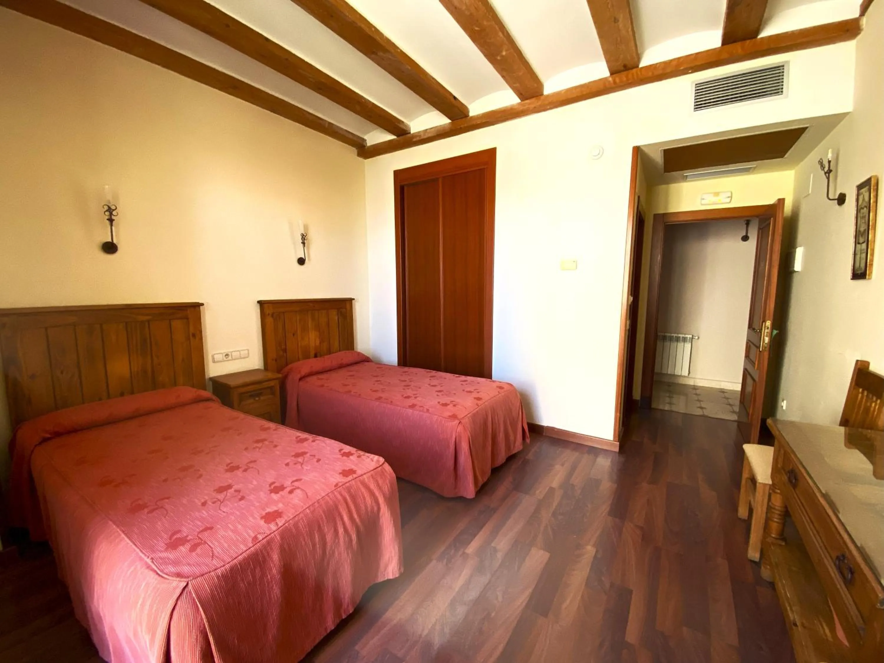 Bedroom, Bed in HOTEL EL RASTRO - Palacio Duque de Tamames -