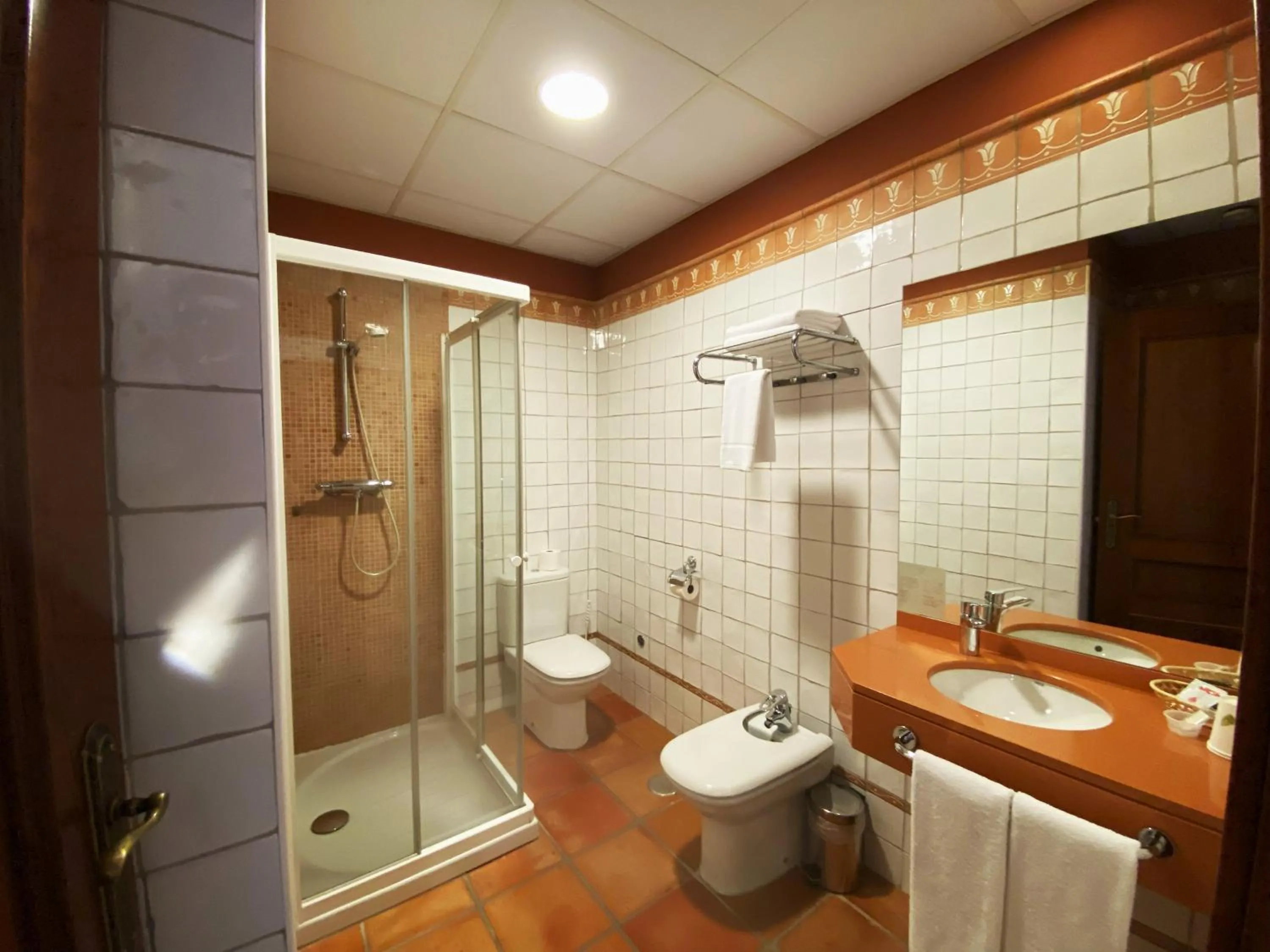 Bathroom in HOTEL EL RASTRO - Palacio Duque de Tamames -