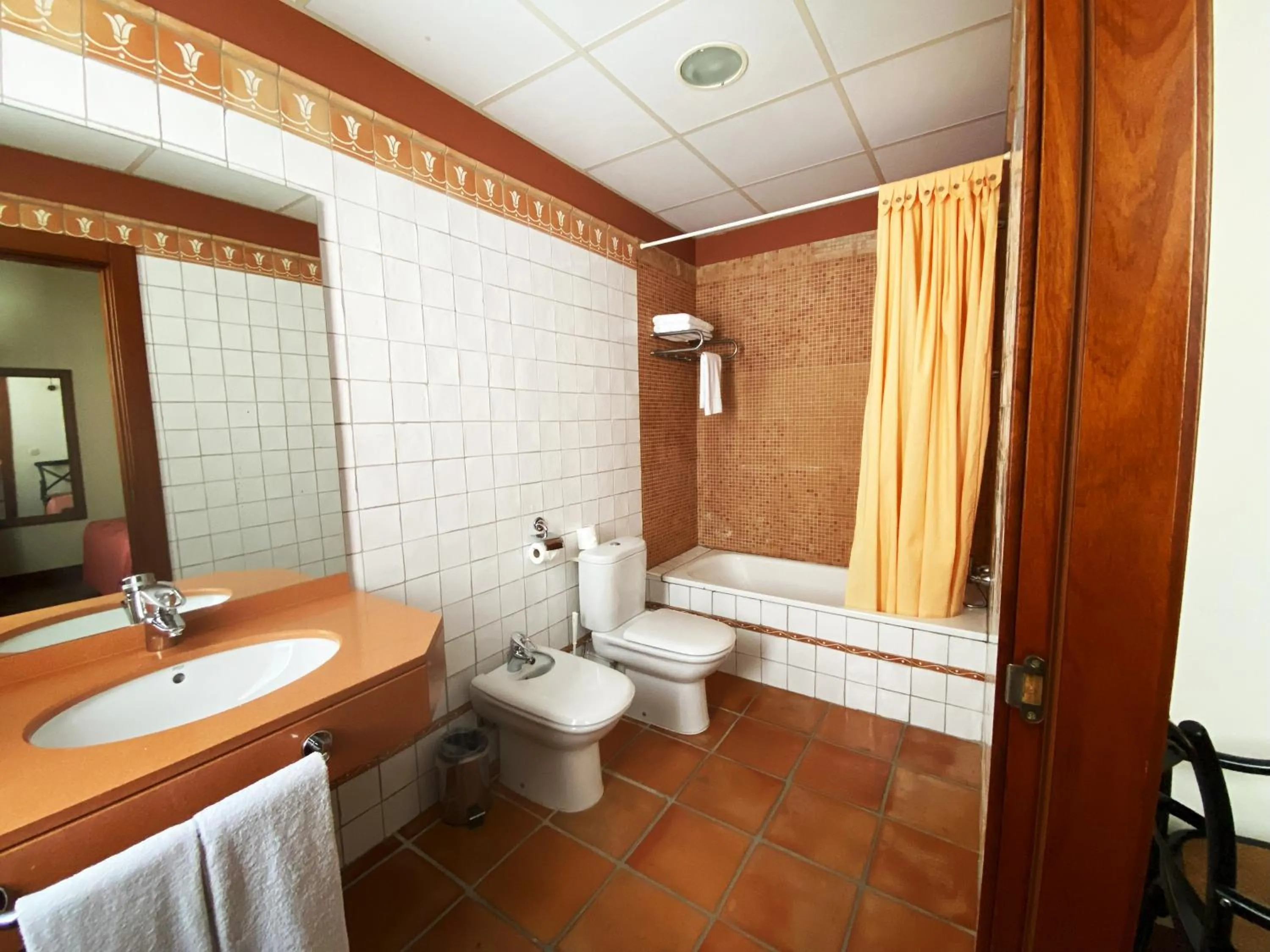 Bathroom in HOTEL EL RASTRO - Palacio Duque de Tamames -