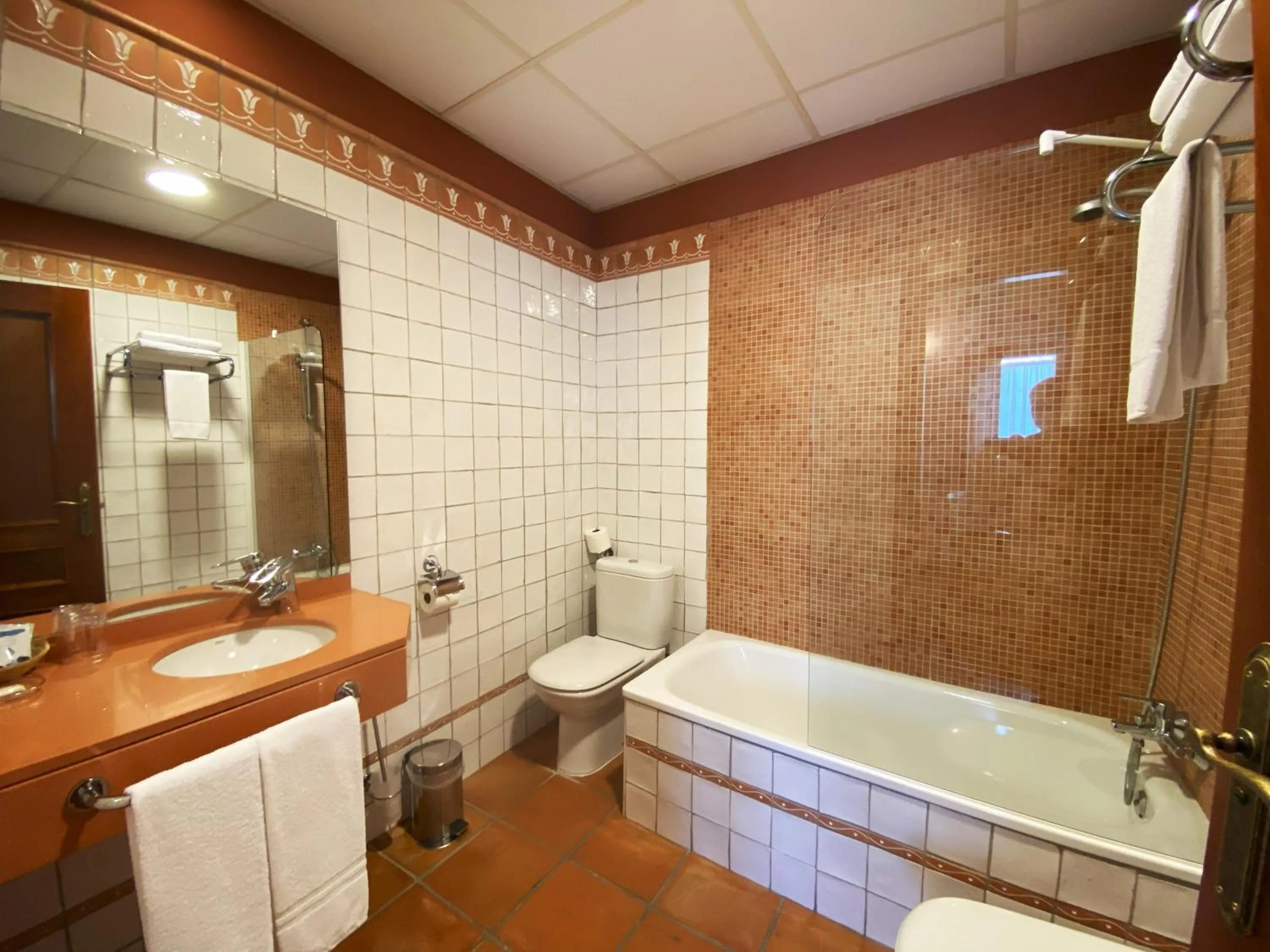 Bathroom in HOTEL EL RASTRO - Palacio Duque de Tamames -