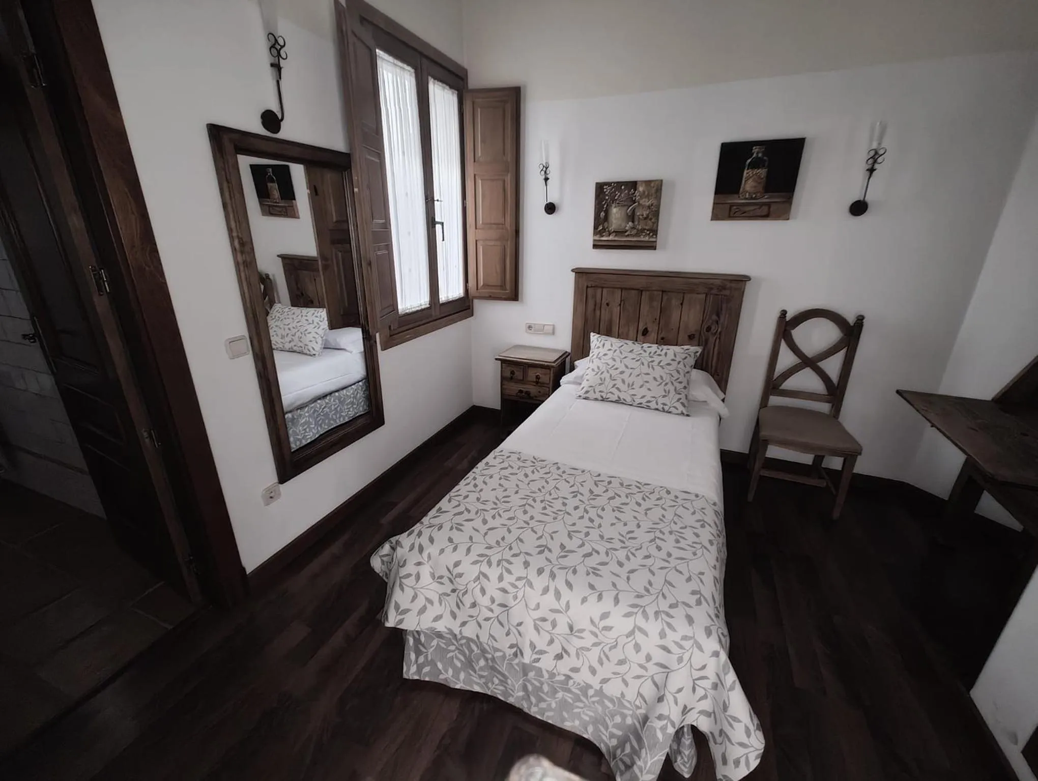 Bed in HOTEL EL RASTRO - Palacio Duque de Tamames -