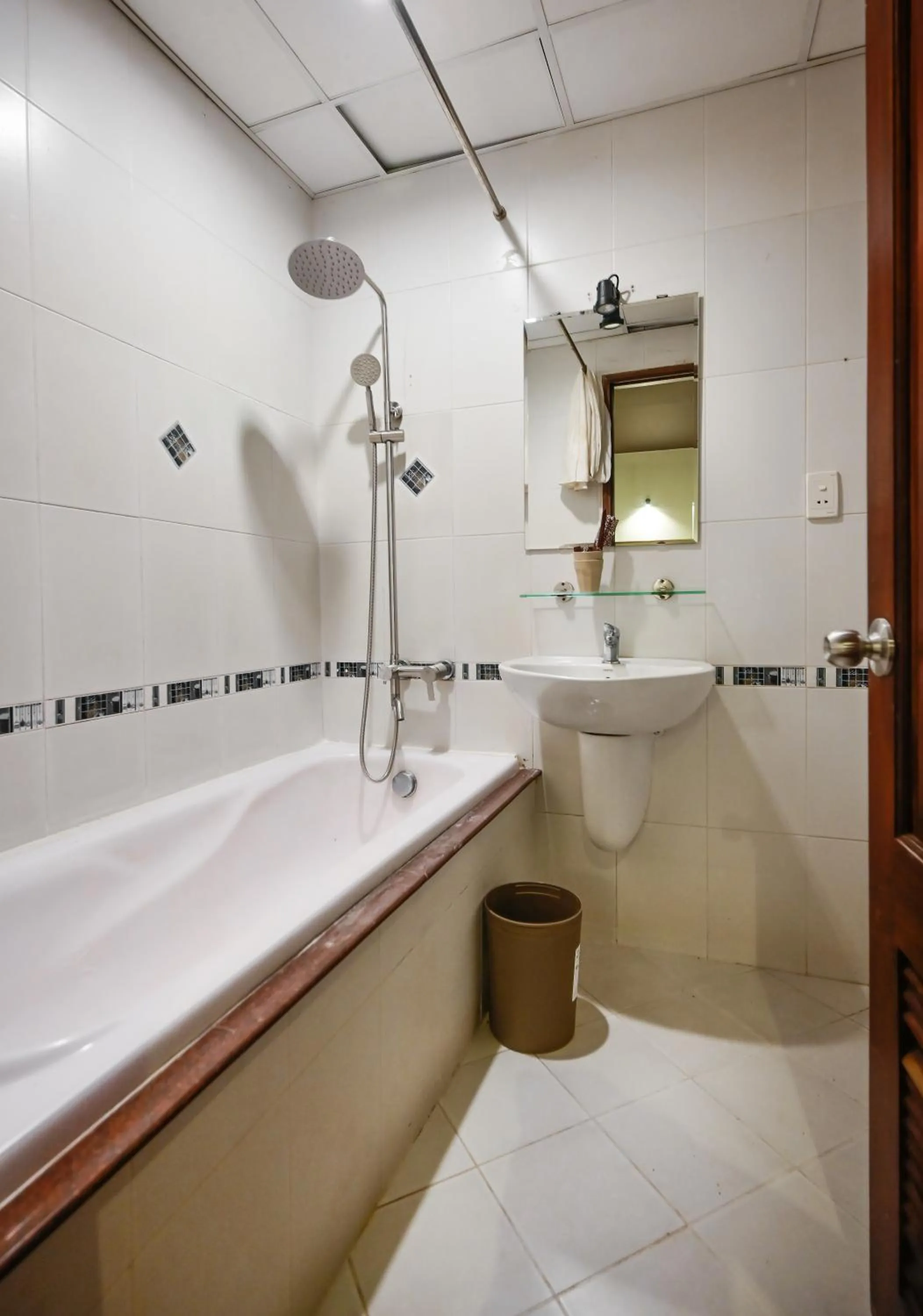 Toilet in The Noble Swan Hotel New World