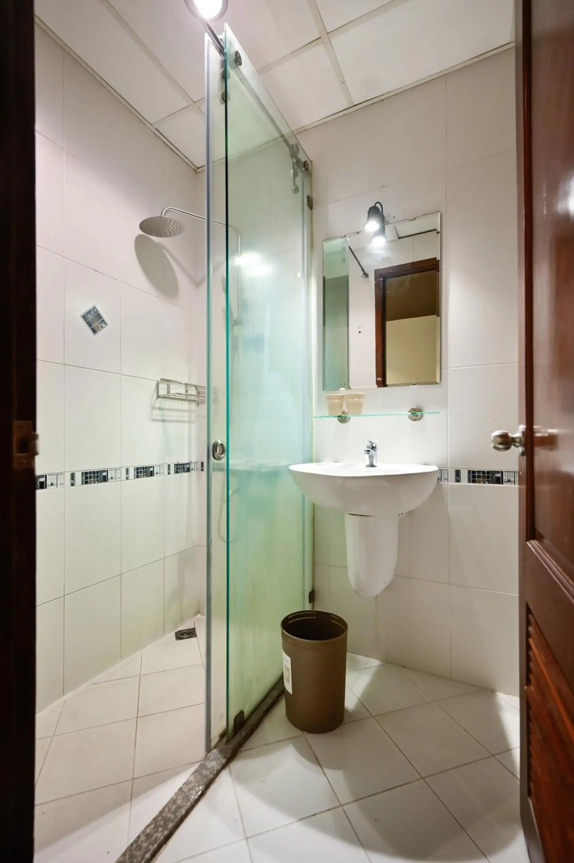 Shower in The Noble Swan Hotel New World Shower in The Noble Swan Hotel New World