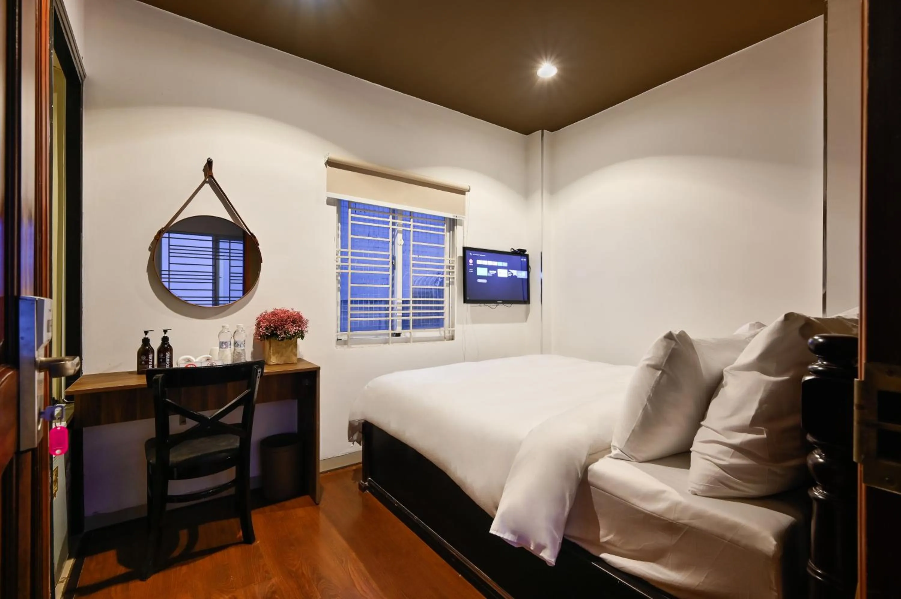 Bed in The Noble Swan Hotel New World