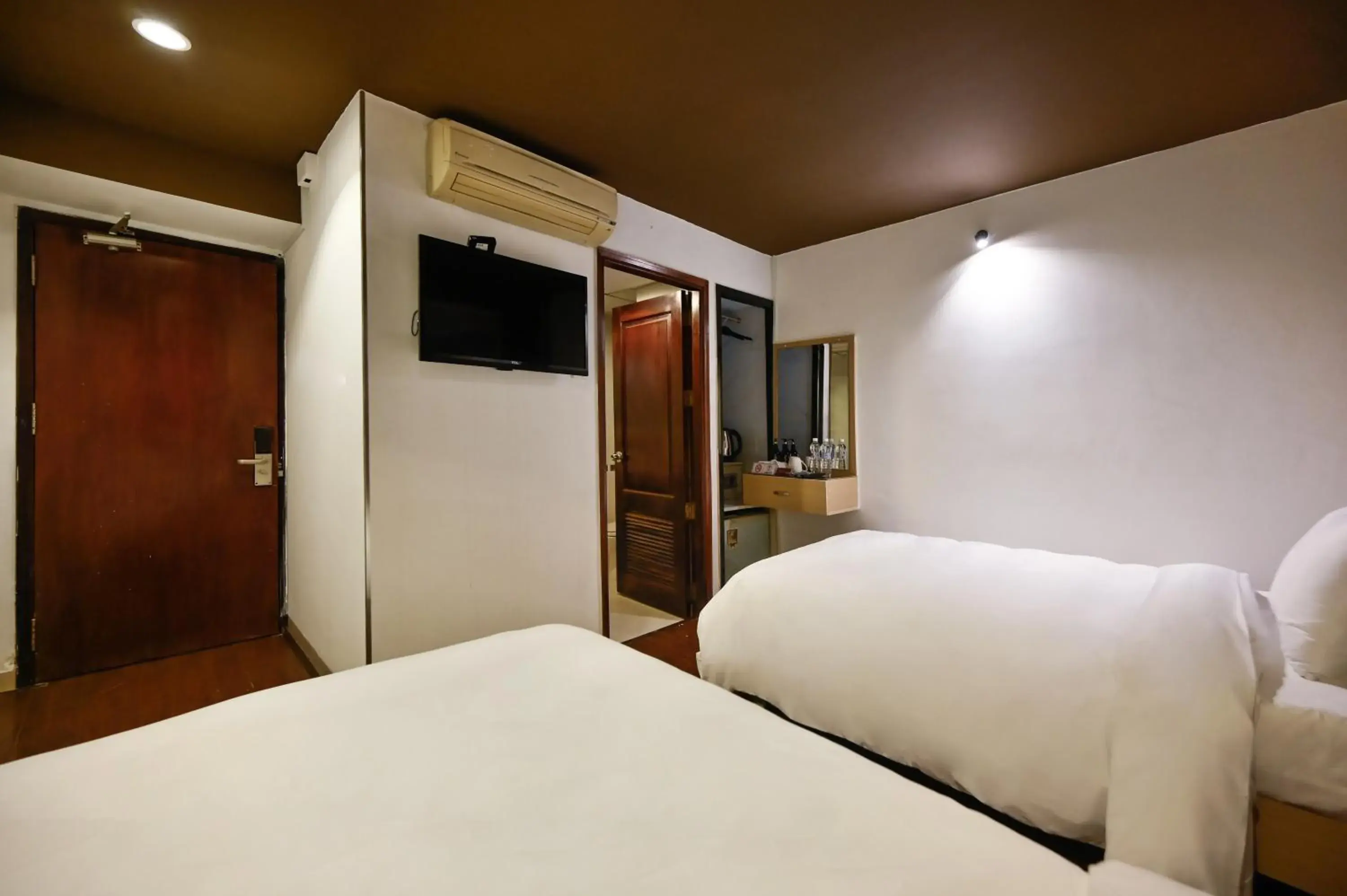 Bed in The Noble Swan Hotel New World Bed in The Noble Swan Hotel New World