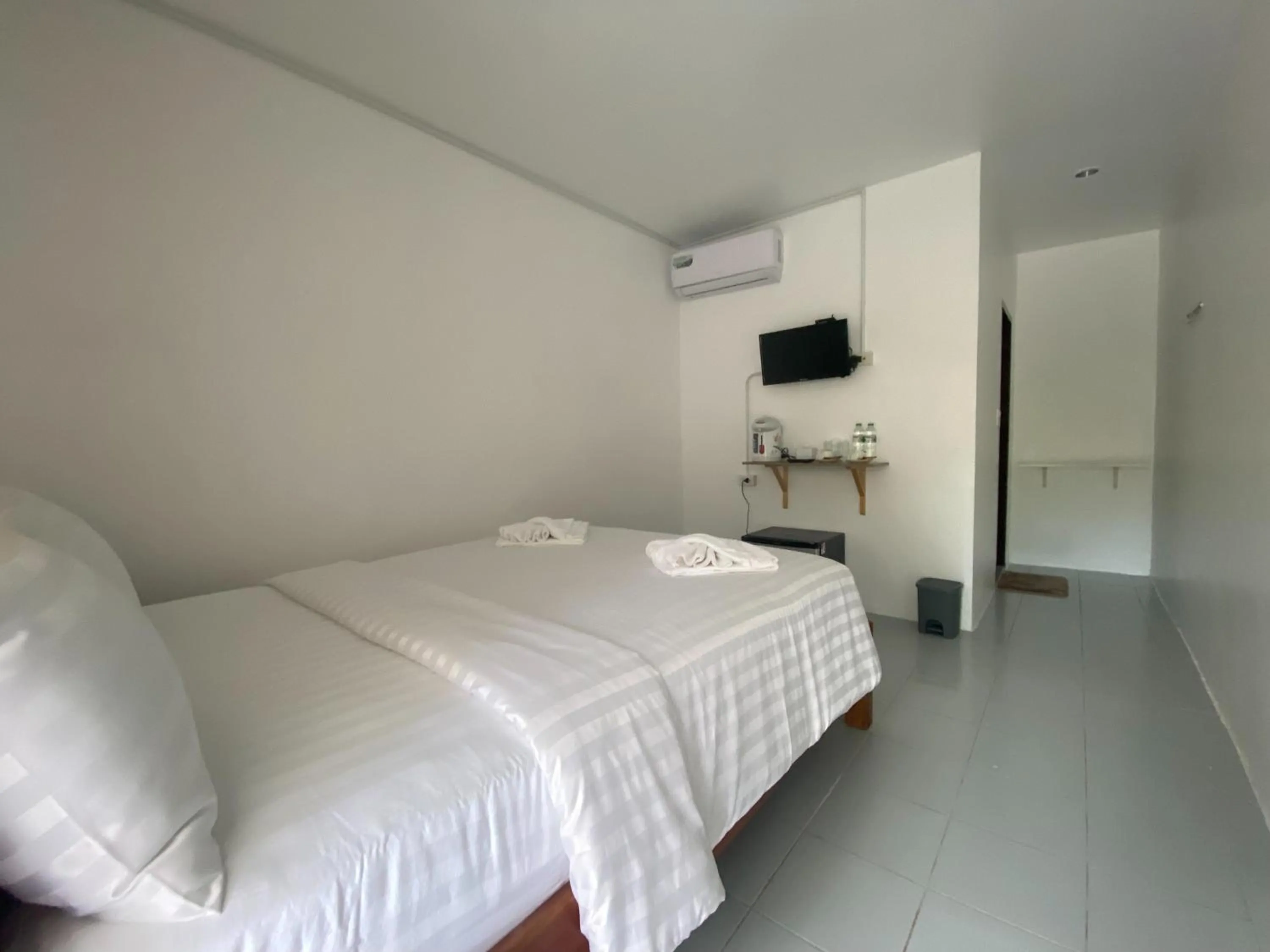 Bedroom, Bed in White house bailan resort