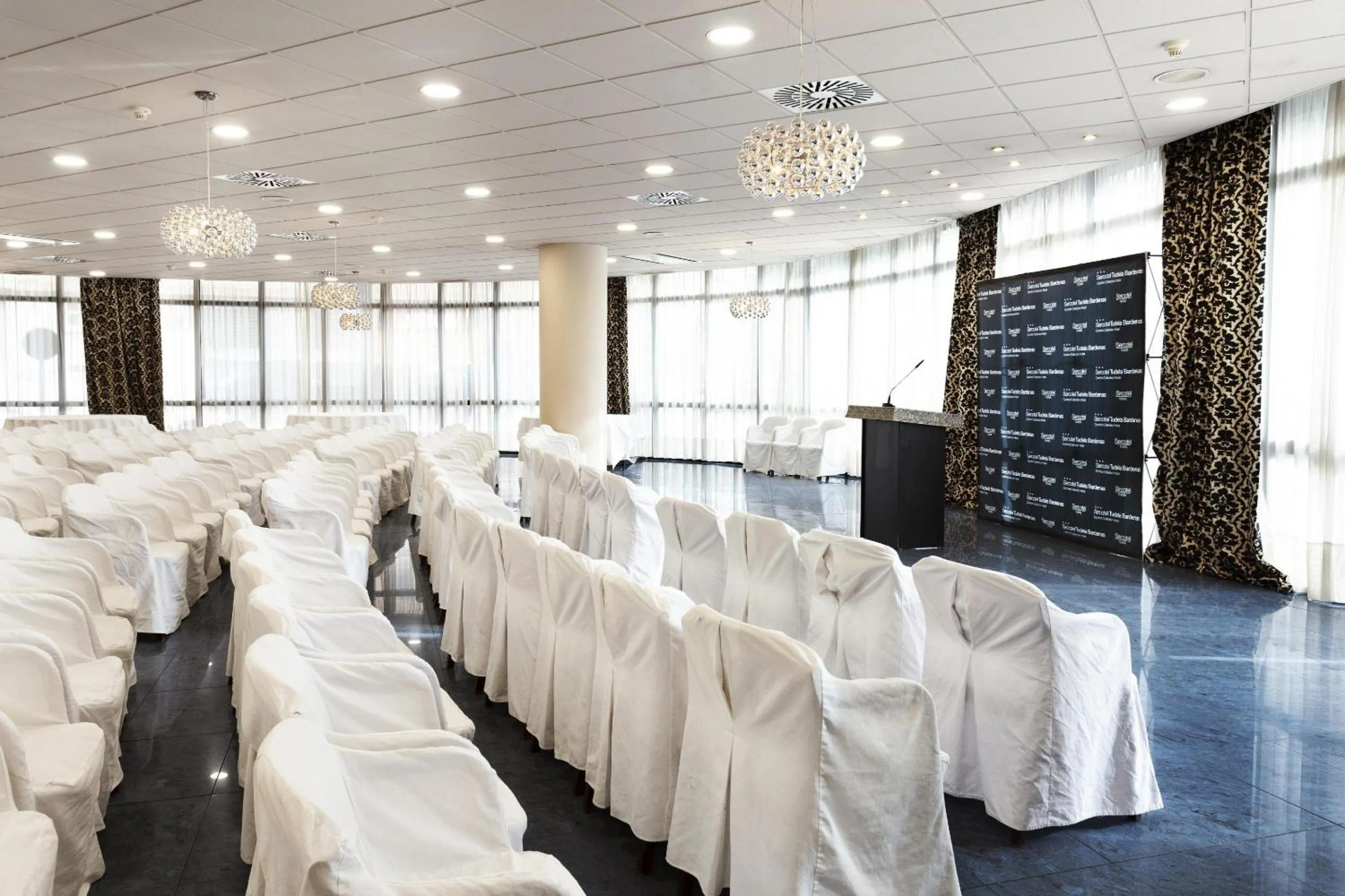 Meeting/conference room in Hotel Sercotel Tudela Bardenas