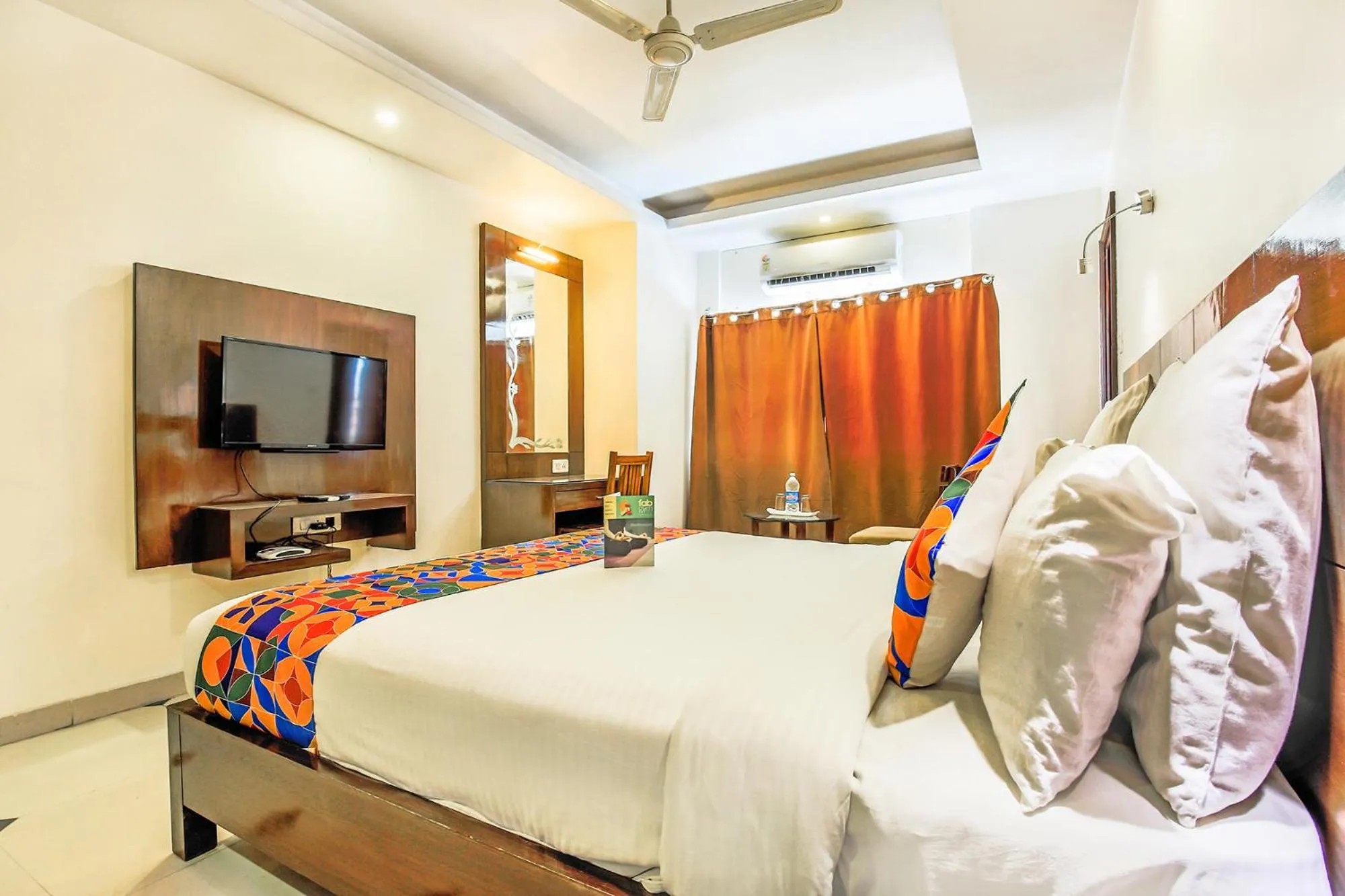 Bed in FabHotel Tipsyy Inn Suites