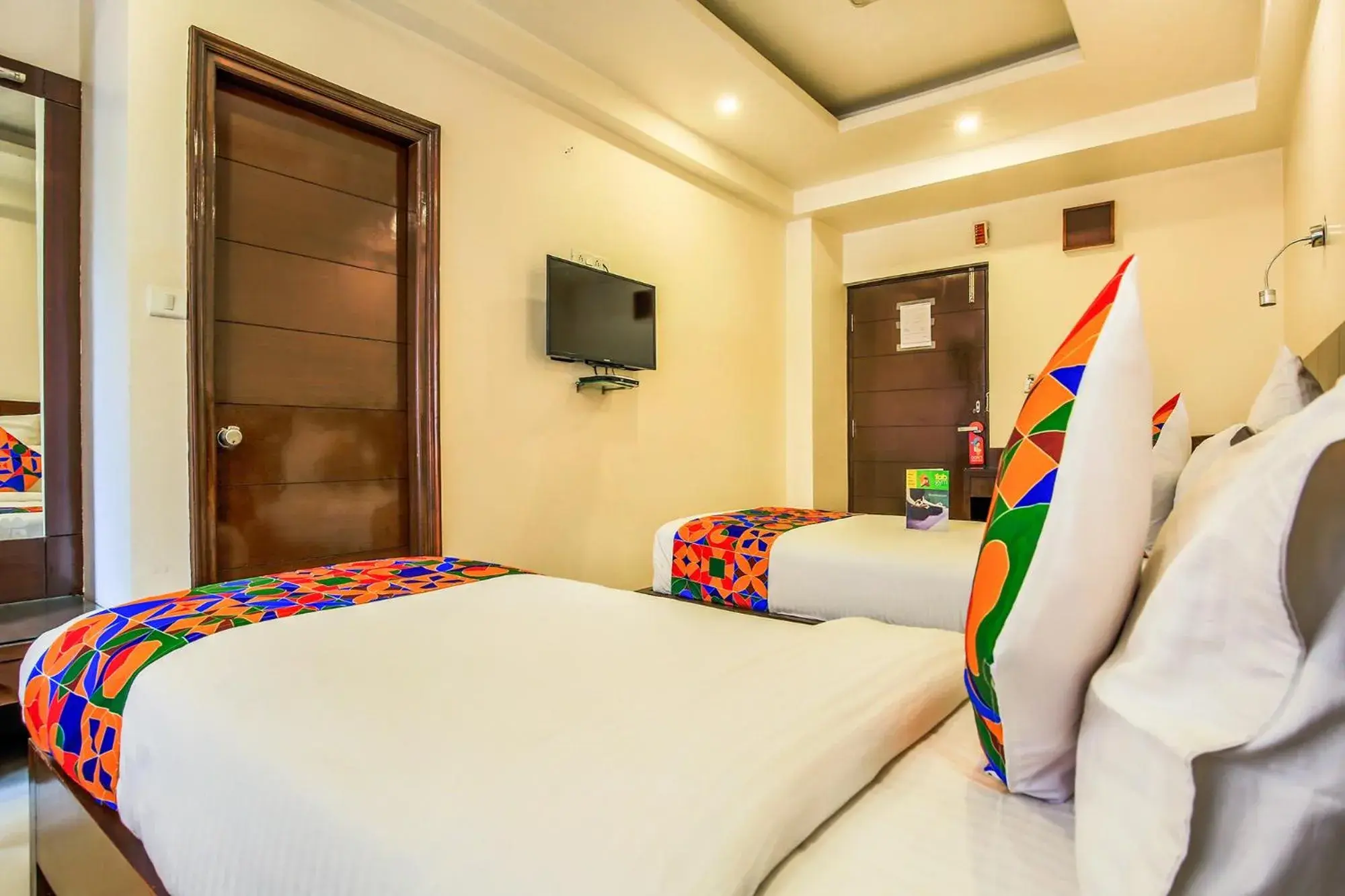 Bed in FabHotel Tipsyy Inn Suites Bed in FabHotel Tipsyy Inn Suites