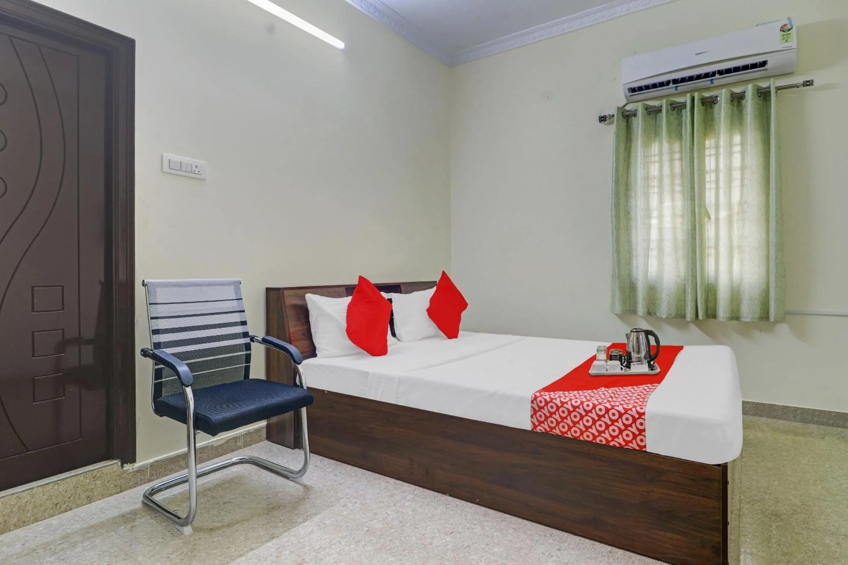 Bedroom, Bed in Hotel O S V Residency Kajaguda Near Gachibowli