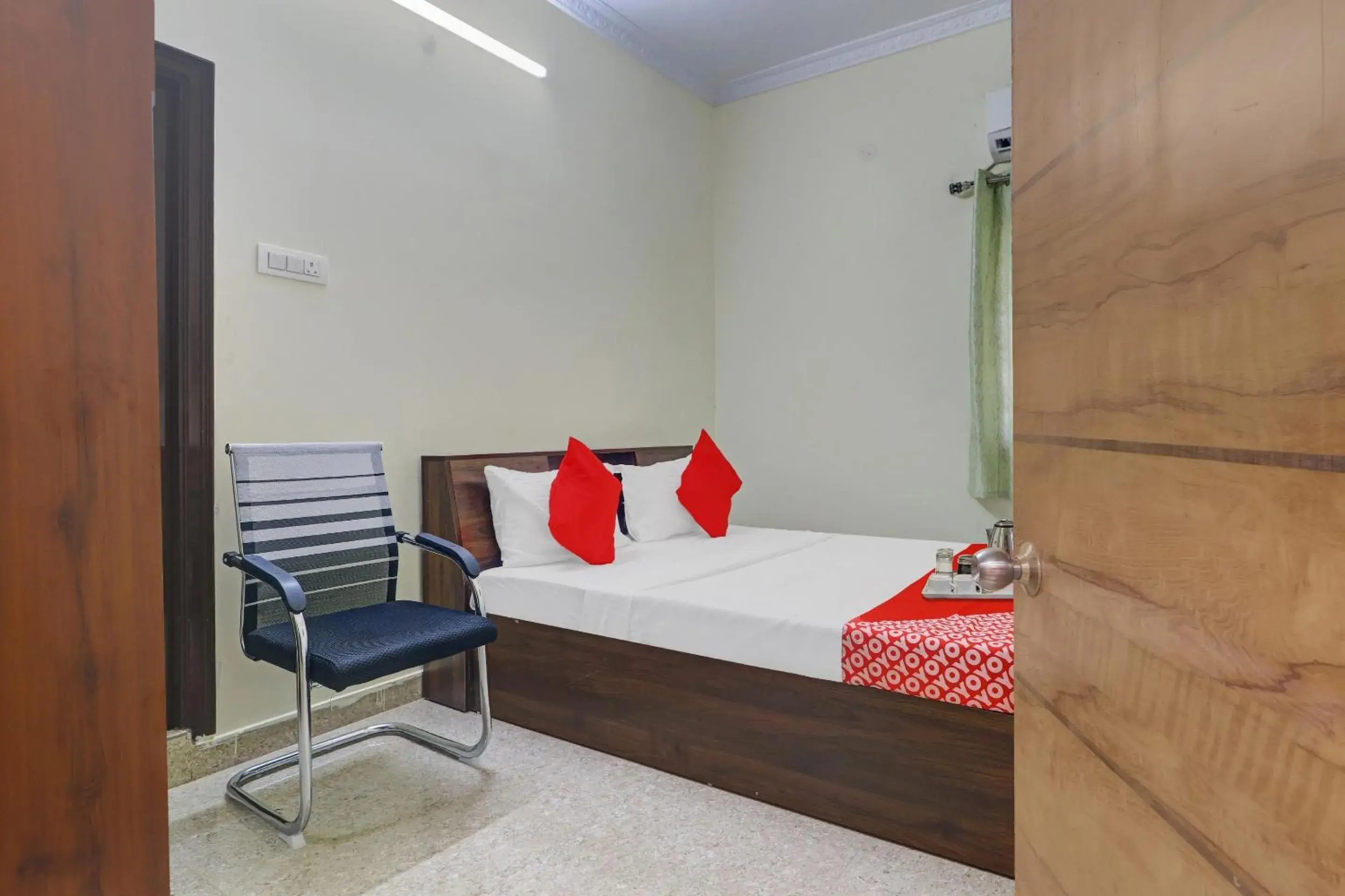 Bedroom, Bed in Hotel O S V Residency Kajaguda Near Gachibowli Bedroom, Bed in Hotel O S V Residency Kajaguda Near Gachibowli