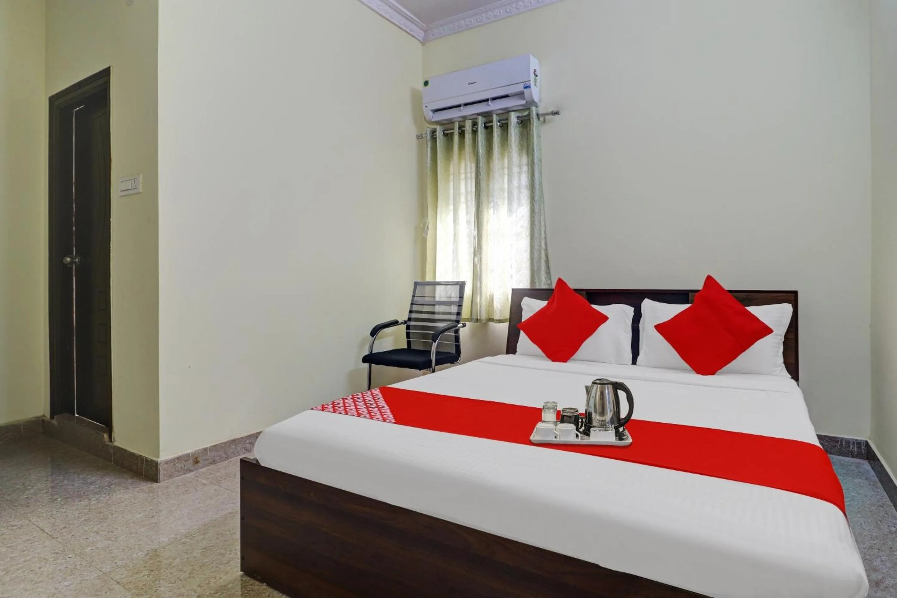 Bedroom, Bed in Hotel O S V Residency Kajaguda Near Gachibowli