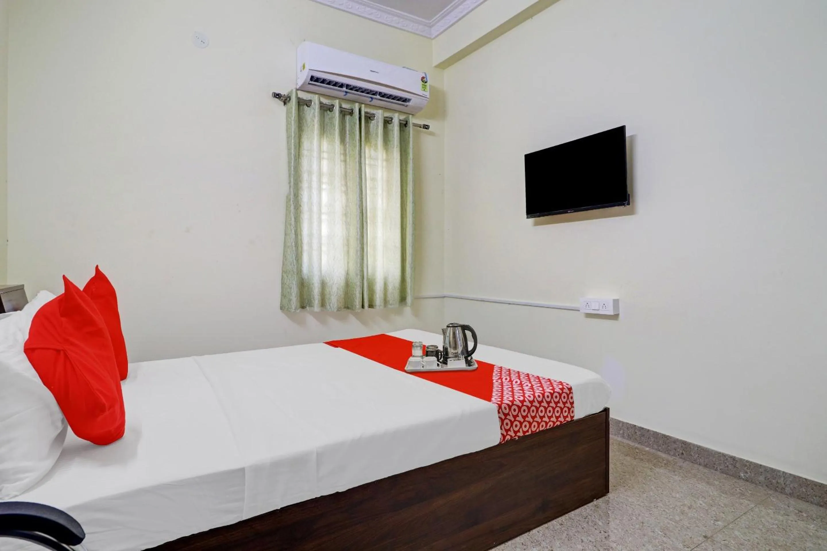 Bedroom, Bed in Hotel O S V Residency Kajaguda Near Gachibowli