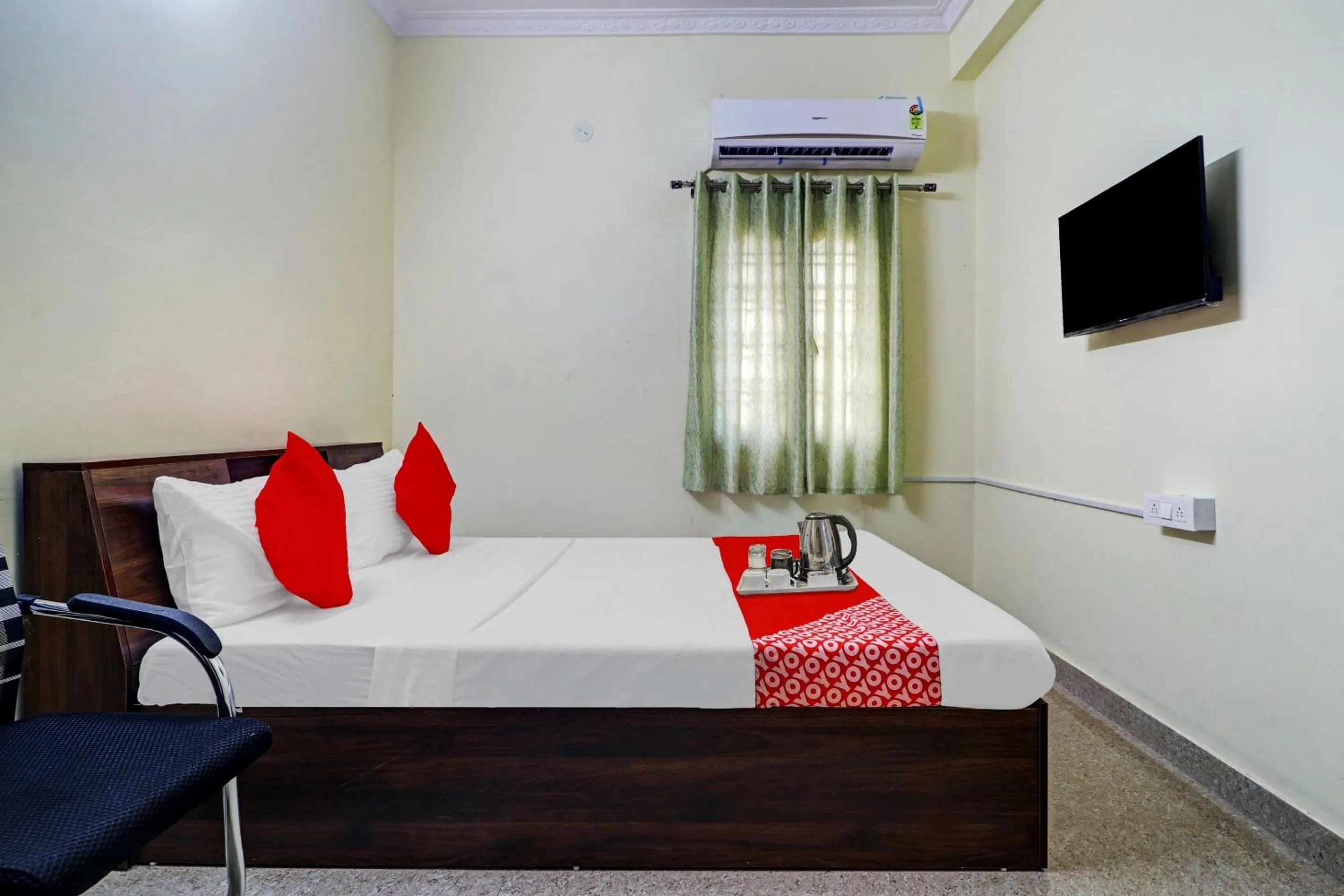 Bedroom, Bed in Hotel O S V Residency Kajaguda Near Gachibowli