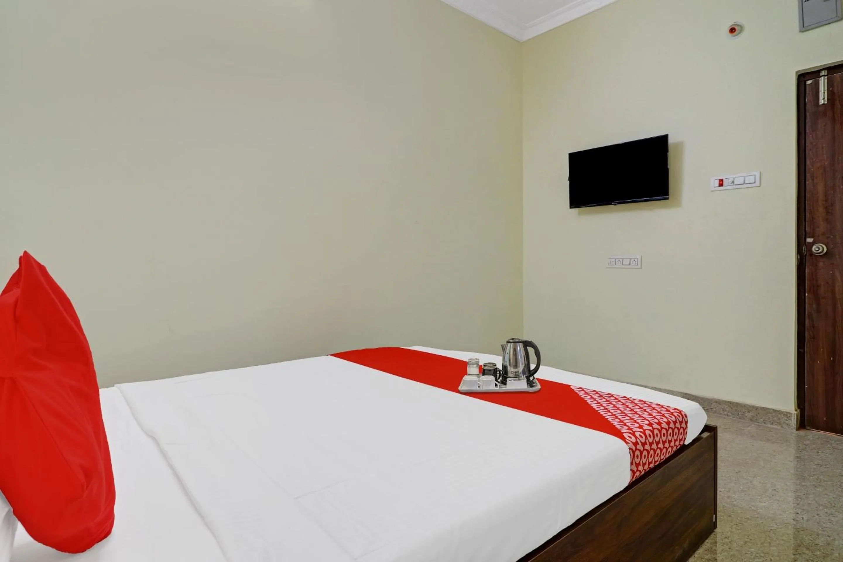 Bedroom, Bed in Hotel O S V Residency Kajaguda Near Gachibowli