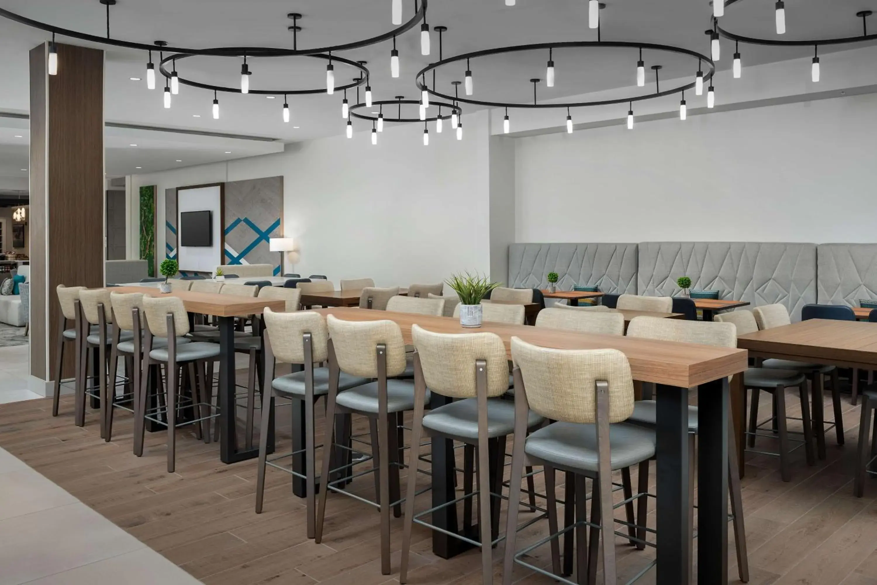 Restaurant/places to eat in Hilton Garden Inn Florence Cincinnati Airport South Restaurant/places to eat in Hilton Garden Inn Florence Cincinnati Airport South