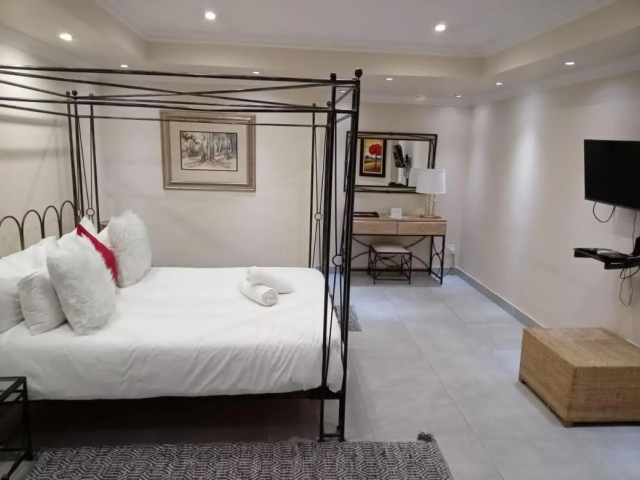 Property building, Bed in Orchids Lodge
