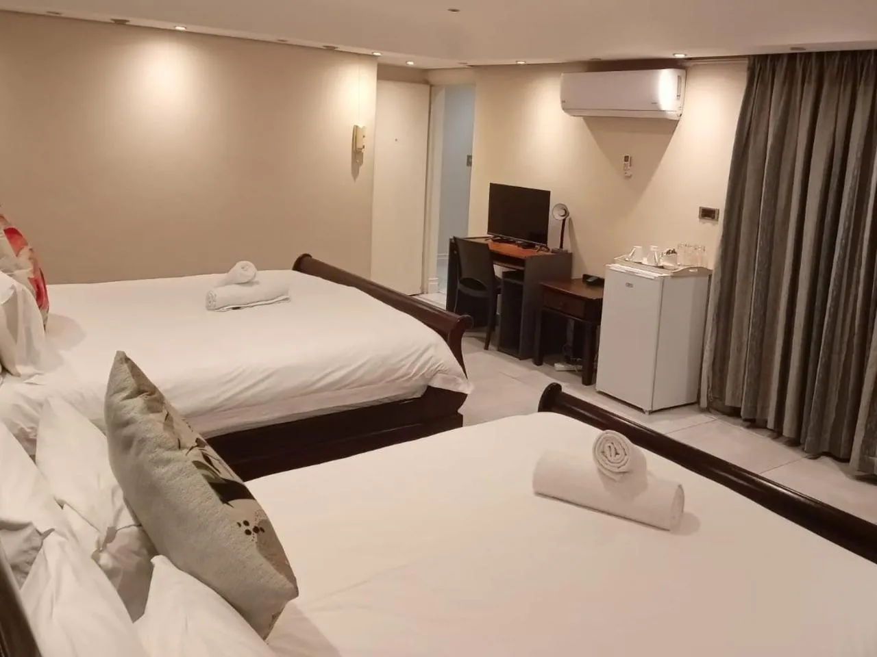 Property building, Bed in Orchids Lodge