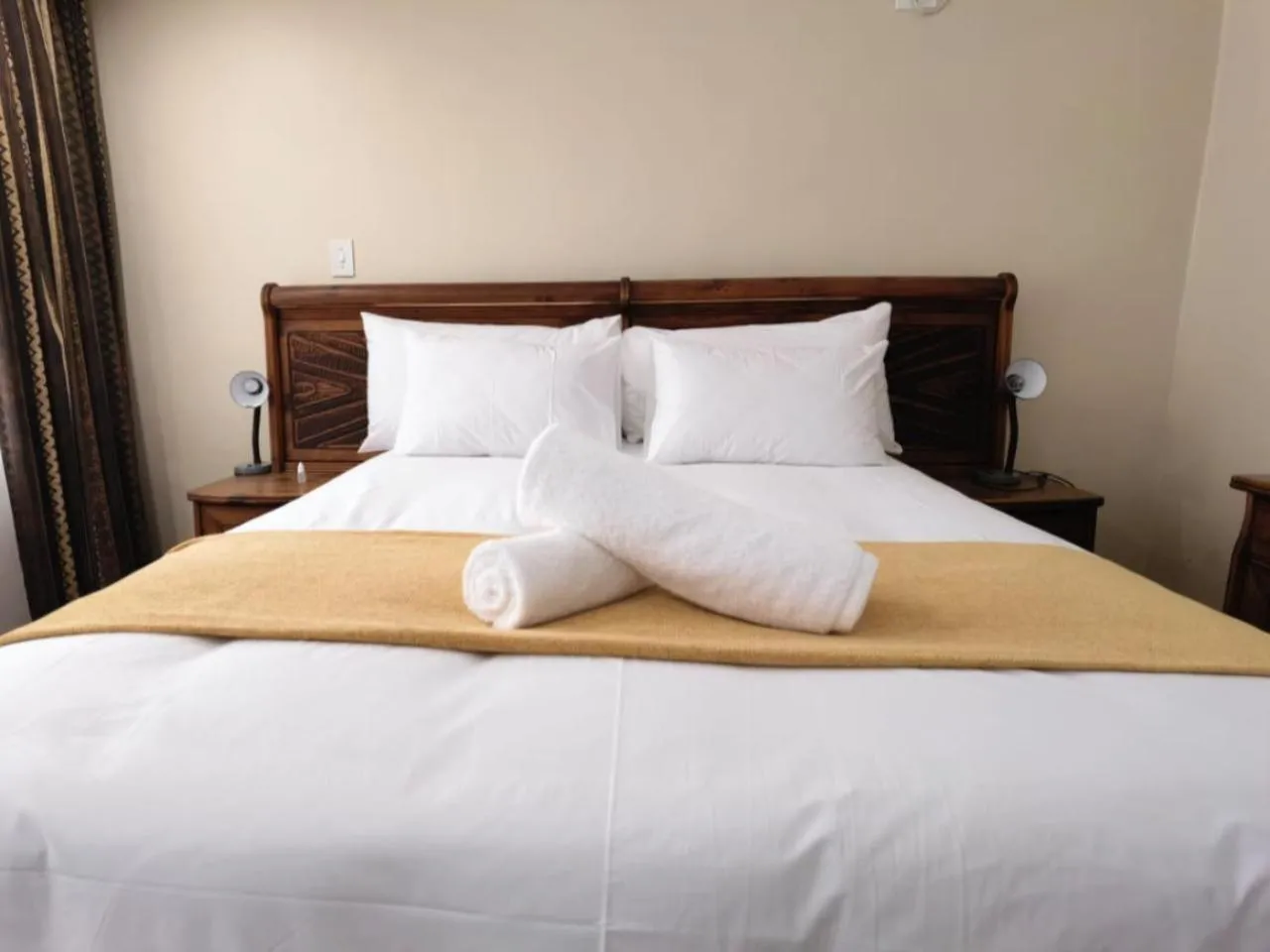 Decorative detail, Bed in Orchids Lodge