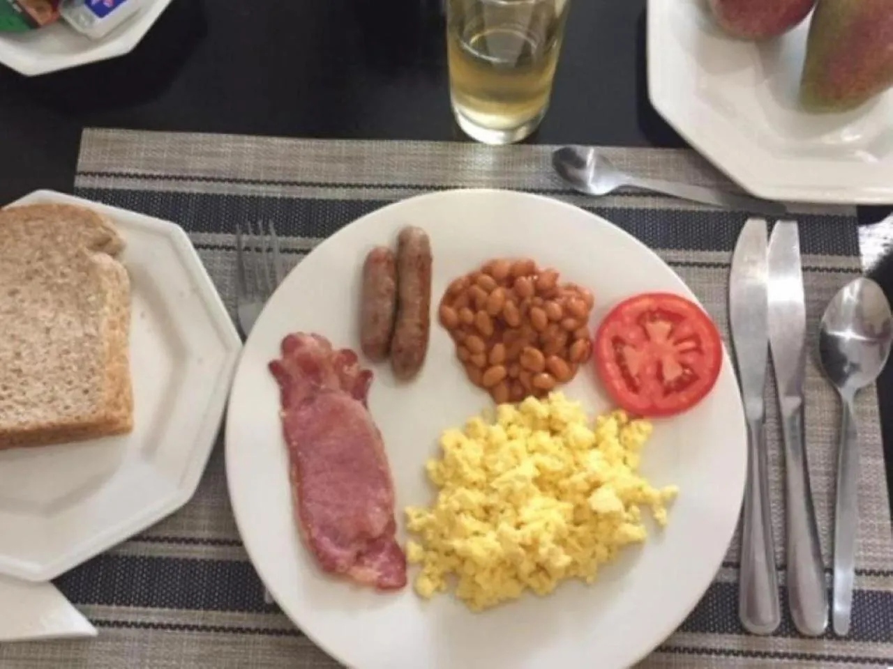 Food and drinks in Orchids Lodge