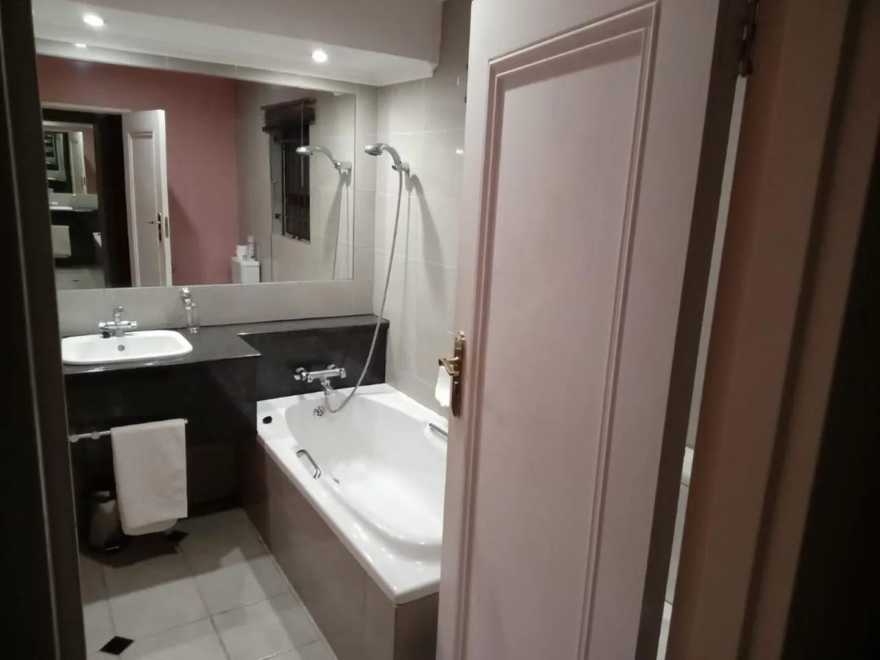 Bathroom in Orchids Lodge
