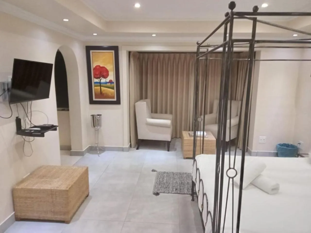 Property building, Bed in Orchids Lodge