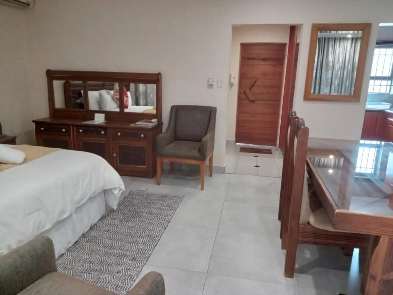 Photo of the whole room, Bed in Orchids Lodge