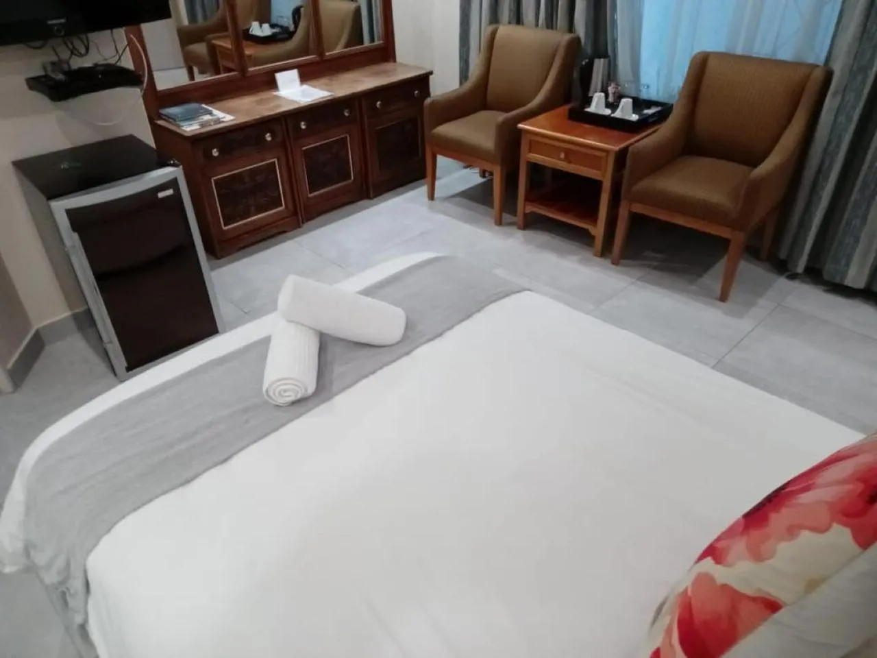 Photo of the whole room, Bed in Orchids Lodge