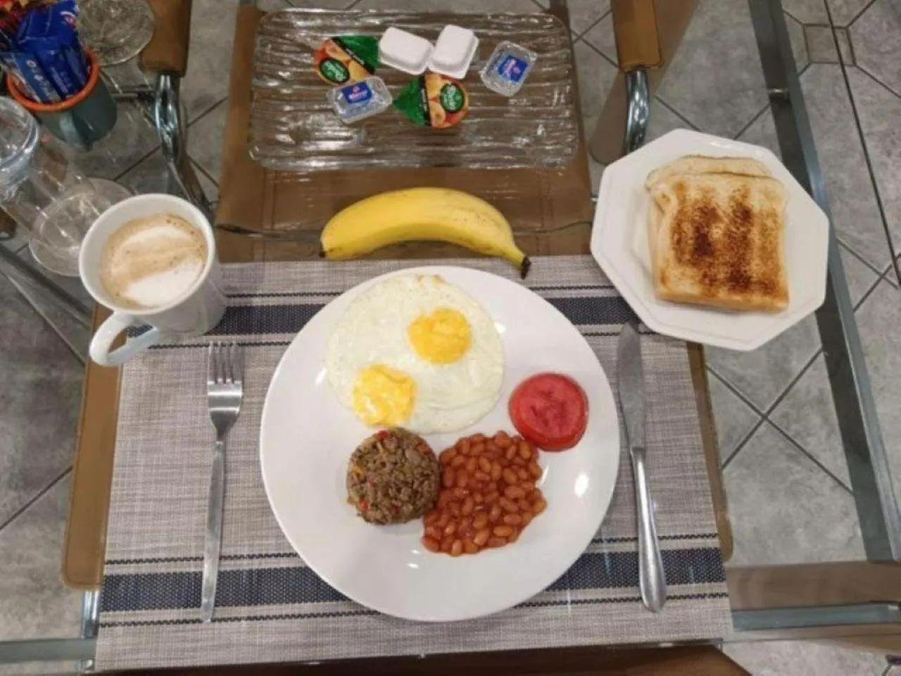 English/Irish breakfast in Orchids Lodge
